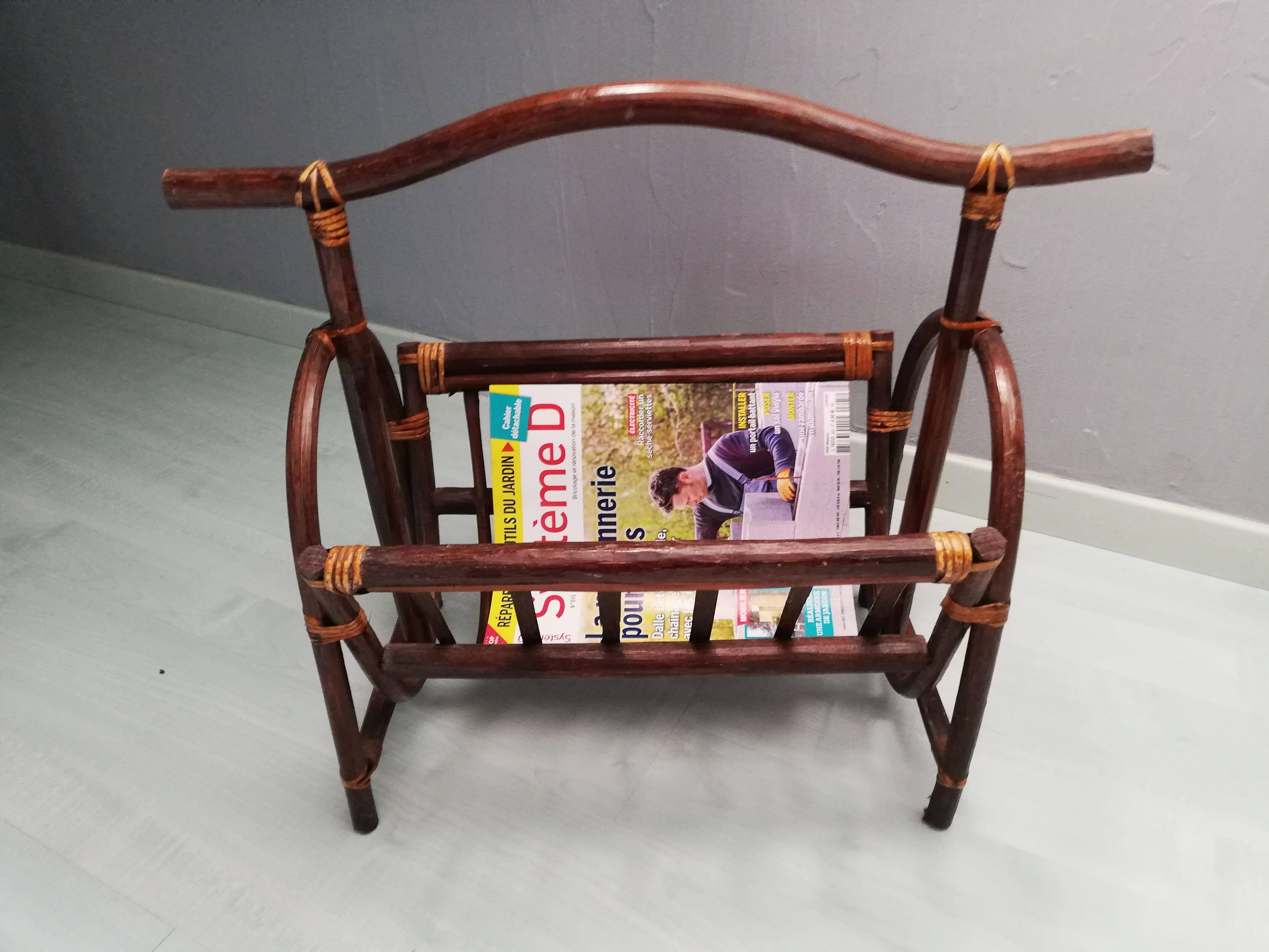 1970s magazine rack