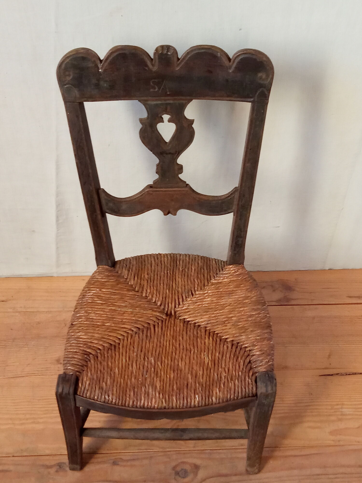 Mulched and sculpted chair, popular art of the 19th century
