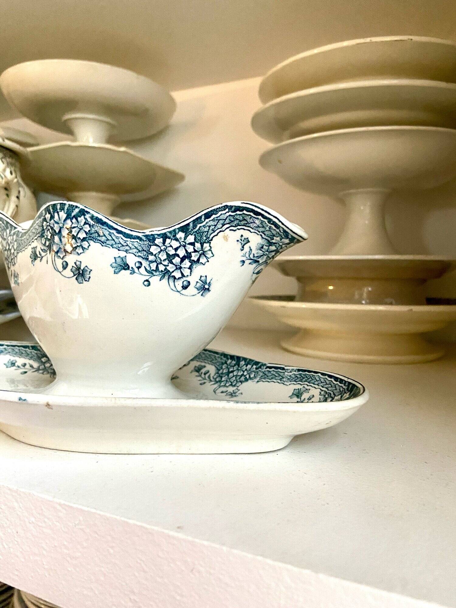 Iron earth gravy boat