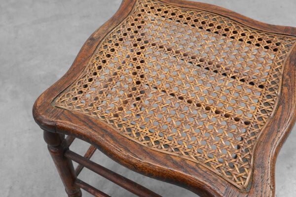 Tabouret en bois français ancien avec assise en osier, début du XIXe siècle