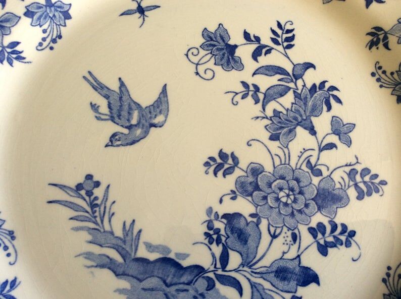Gien greenware dish by Delft motif
