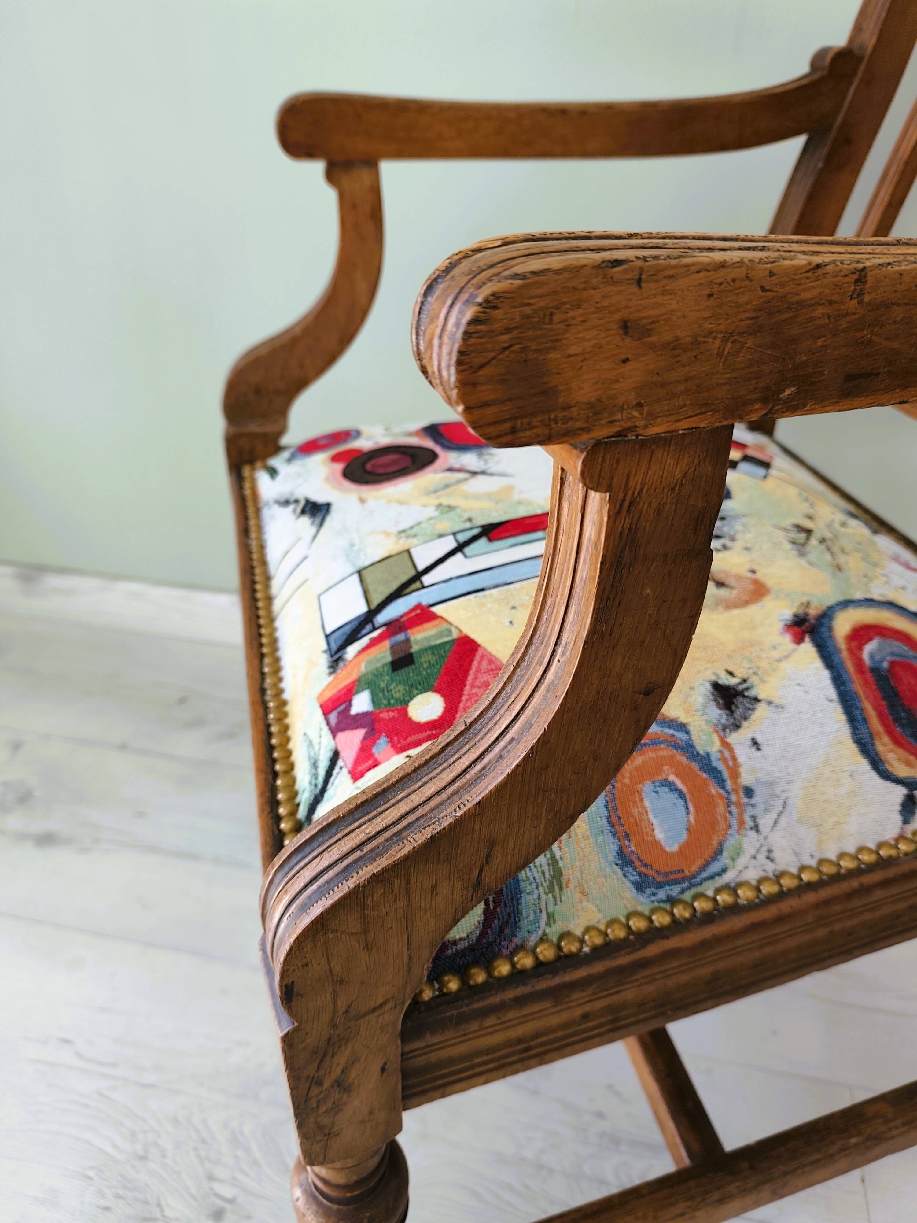 English style armchair in solid wood