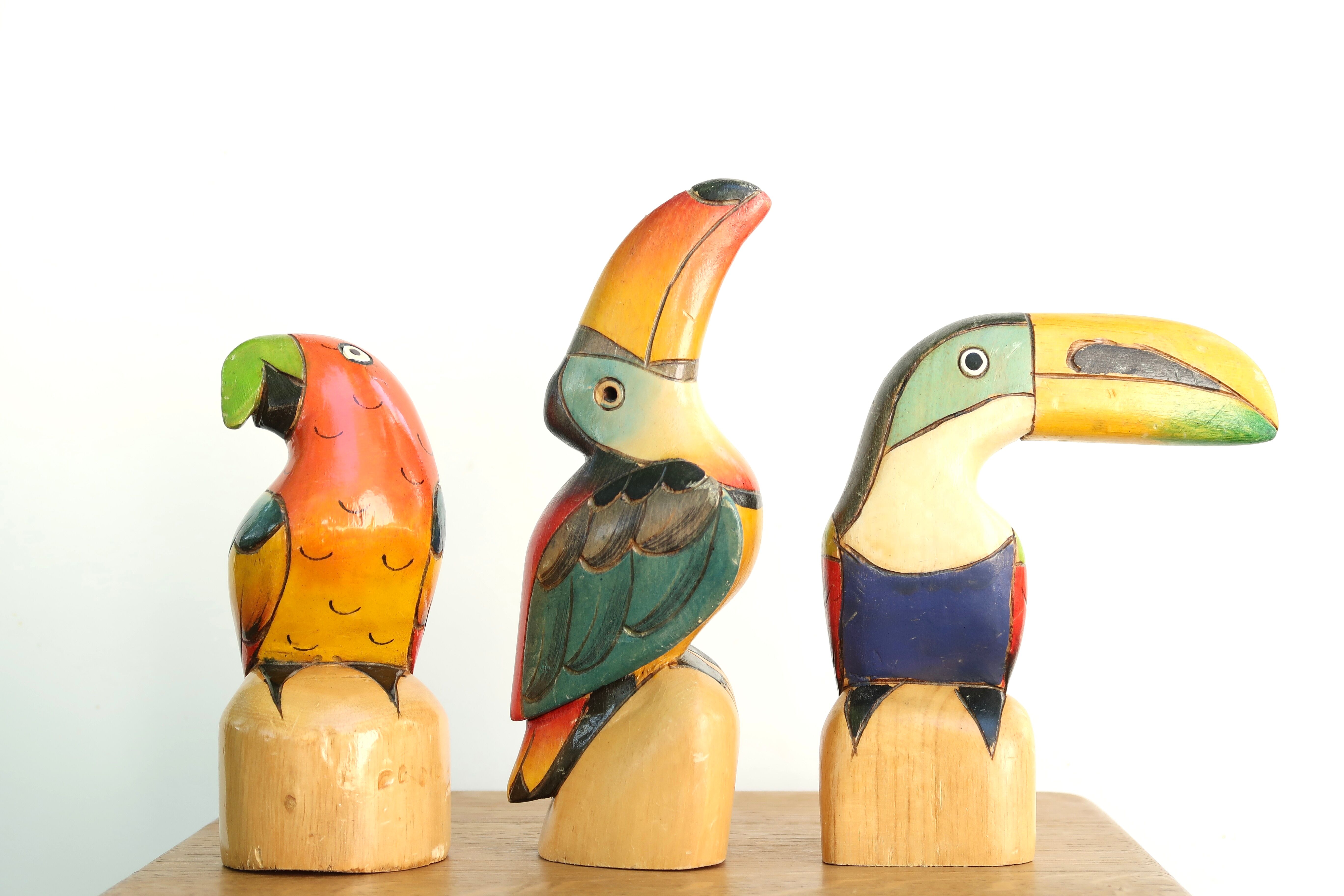 Set de 3 toucans et perroquet en bois, années 80