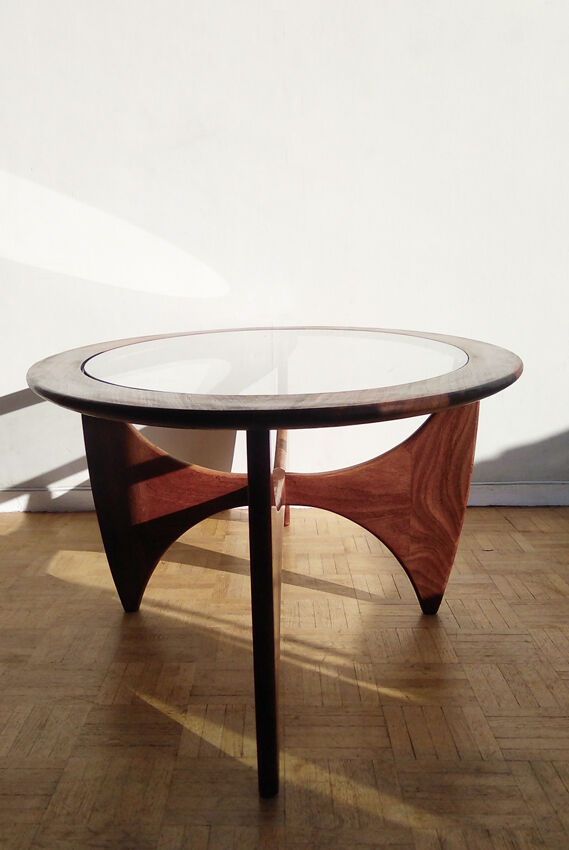 Astro model oval coffee table - designer Victor Wilkins - Edition G Plan - 1960