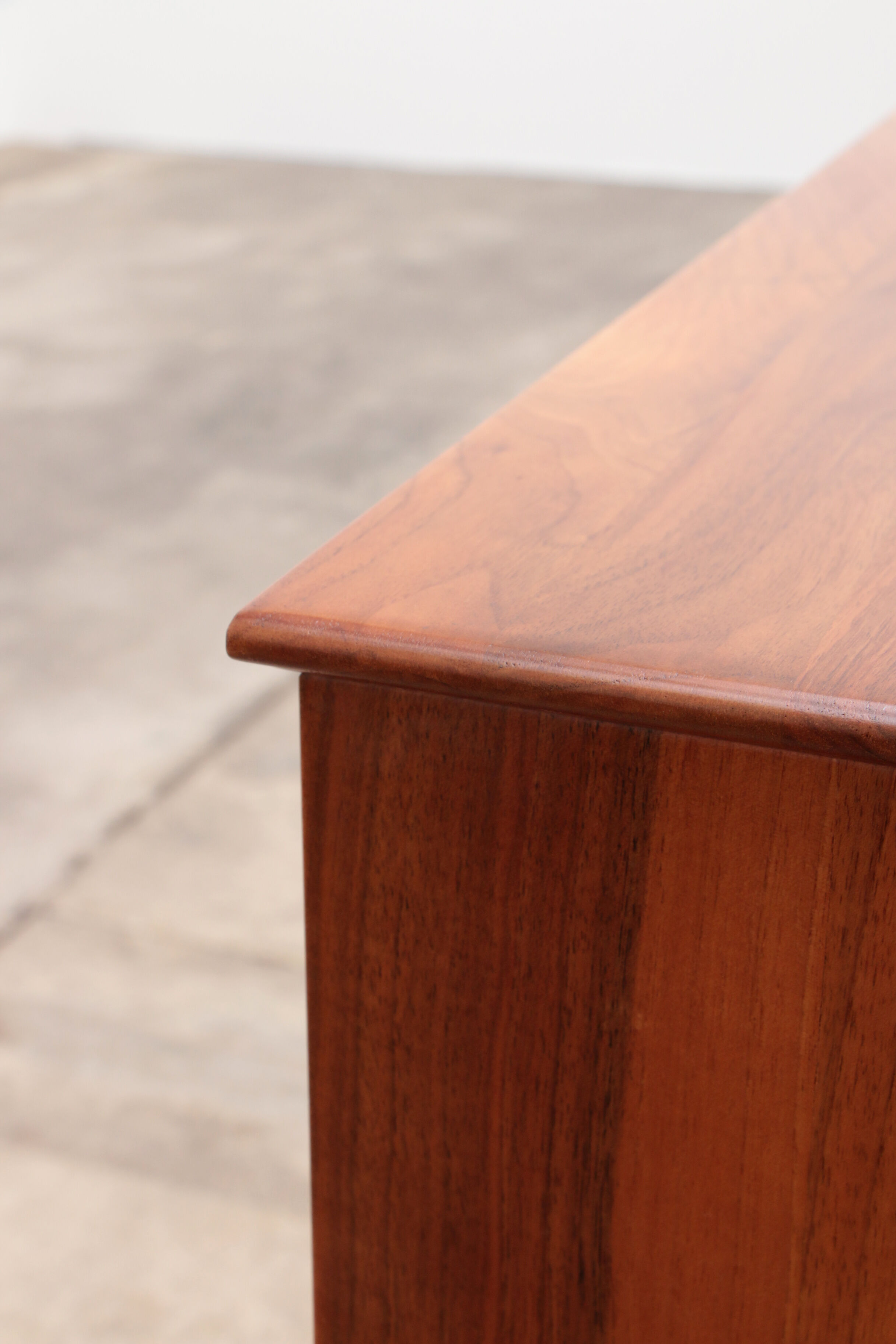 Afra & Tobia Scarpa Walnut secretary chest of drawers for Molteni, 1970 Italy