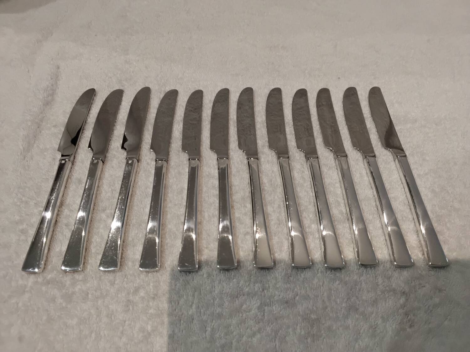 12 silver-plated dessert knives by Christofle Concorde, 19cm