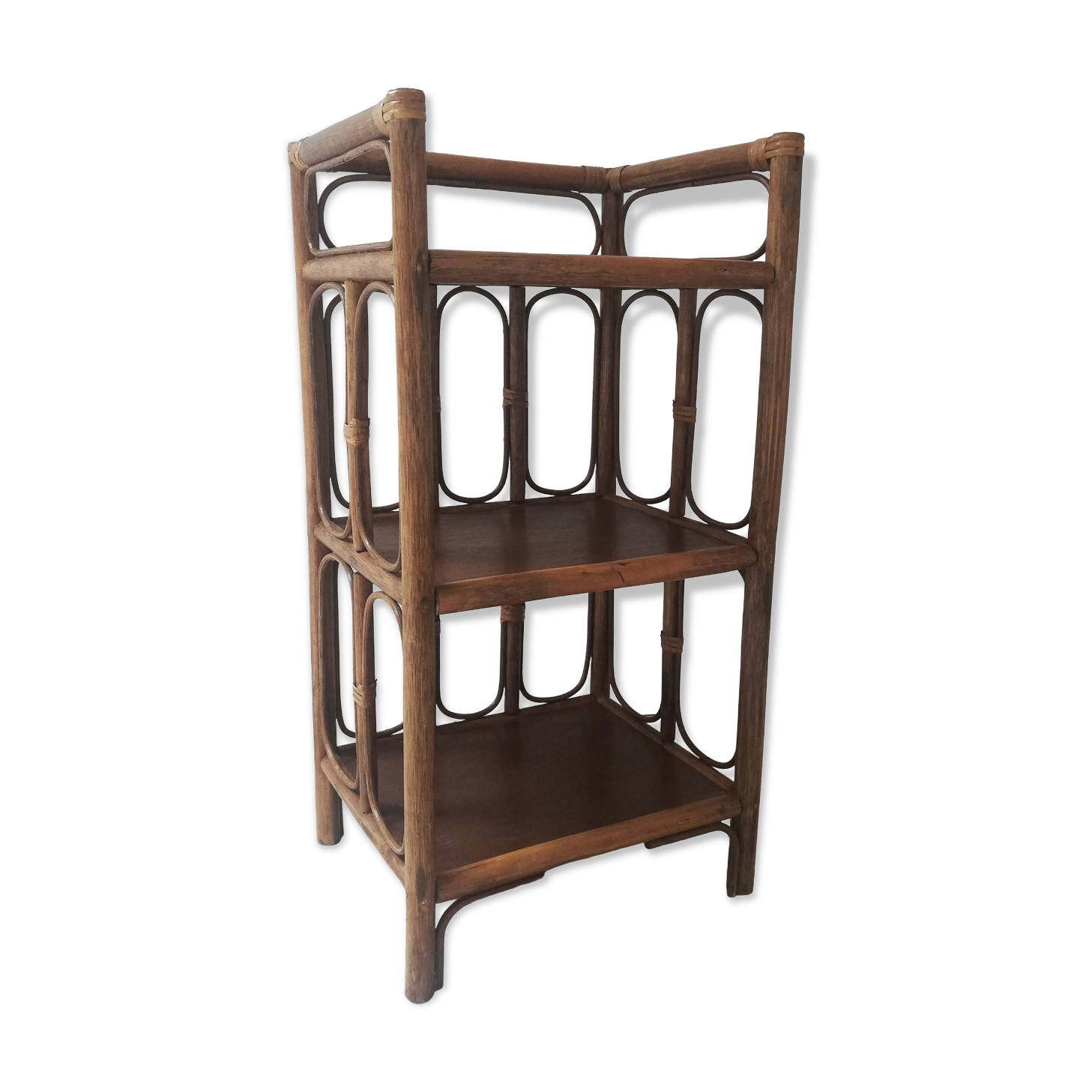 Etagère en rotin vintage