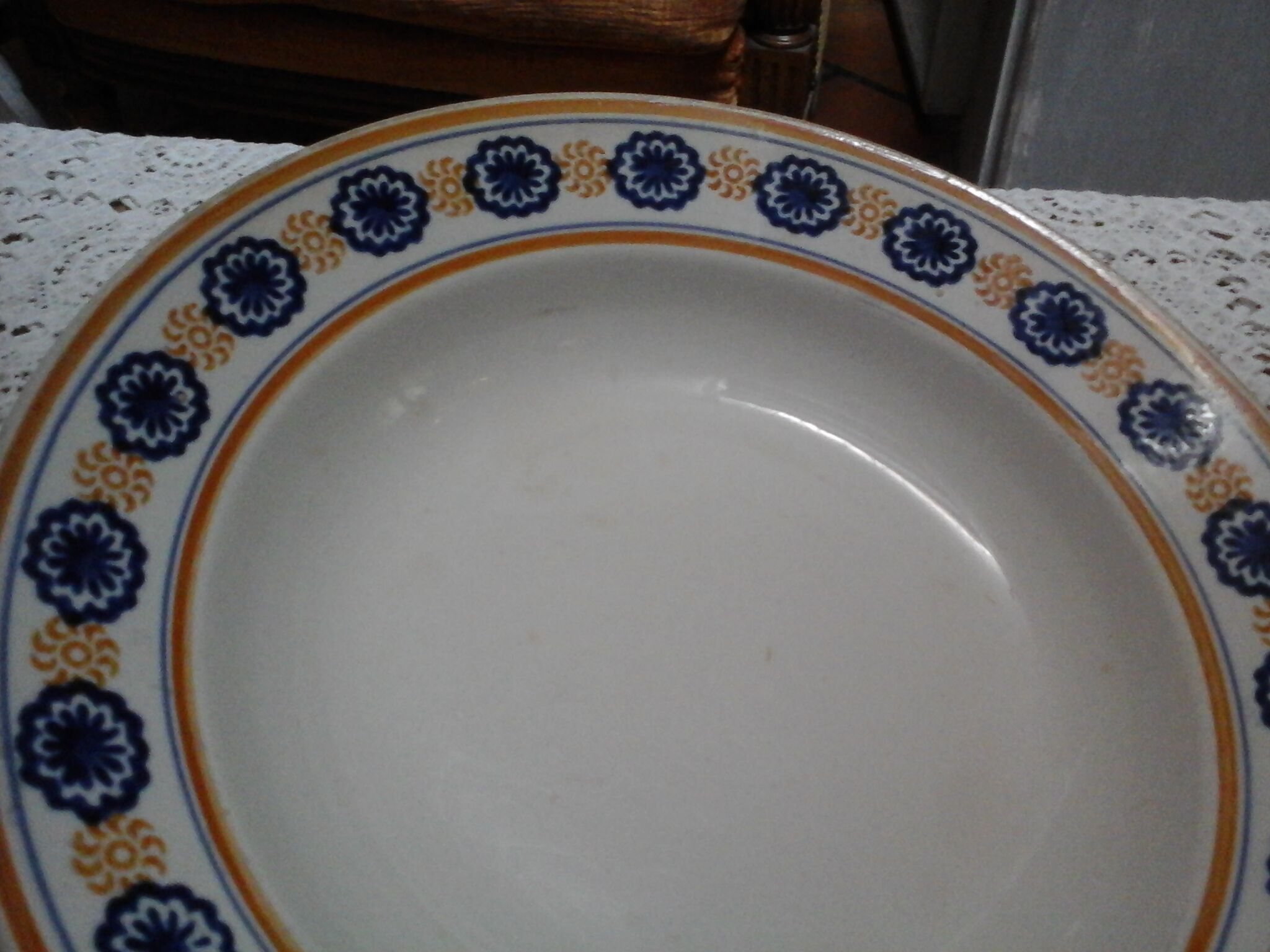 Hollow dish St Amand