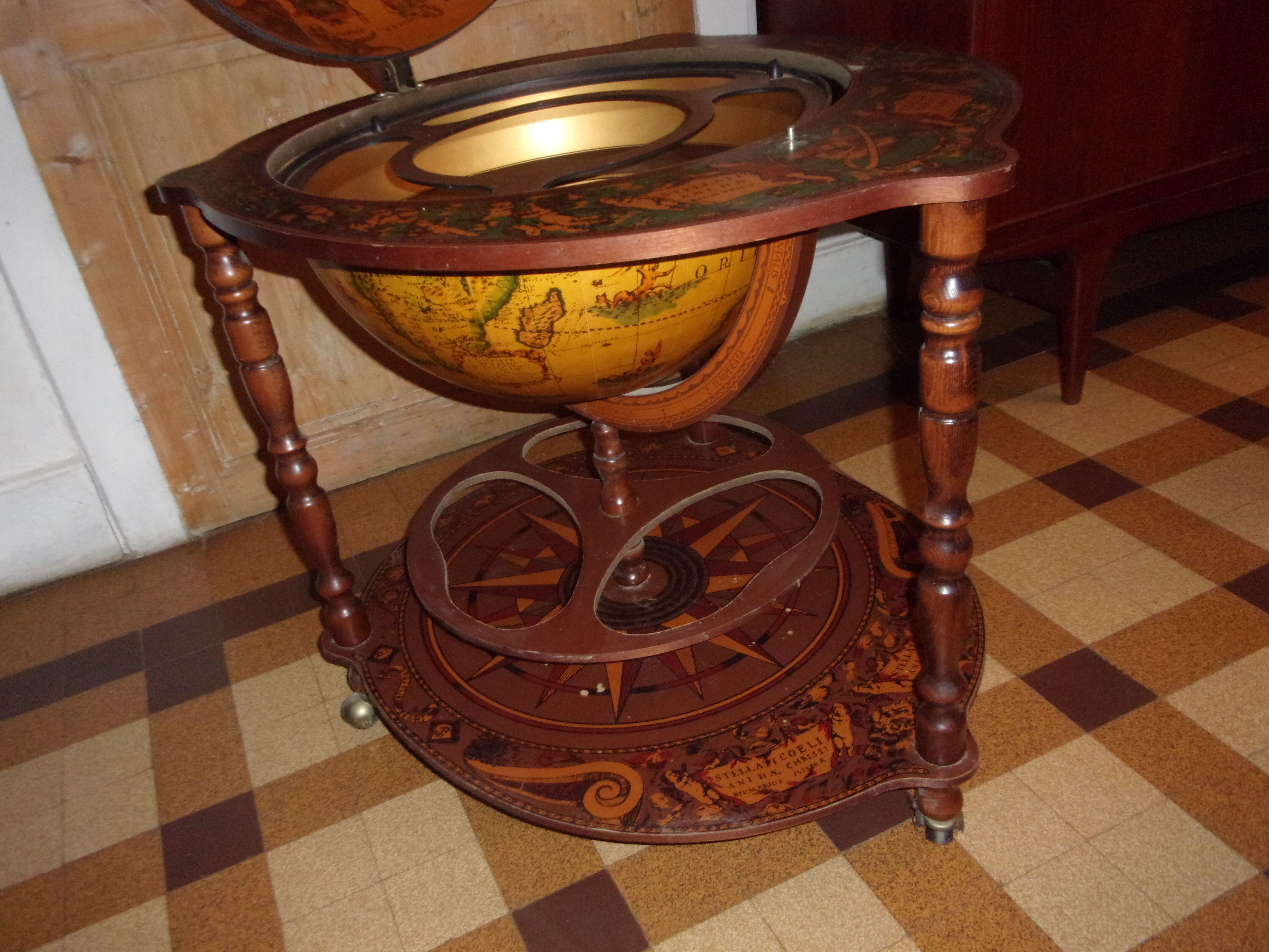 Earth globe bar world map wheels 1970/1980