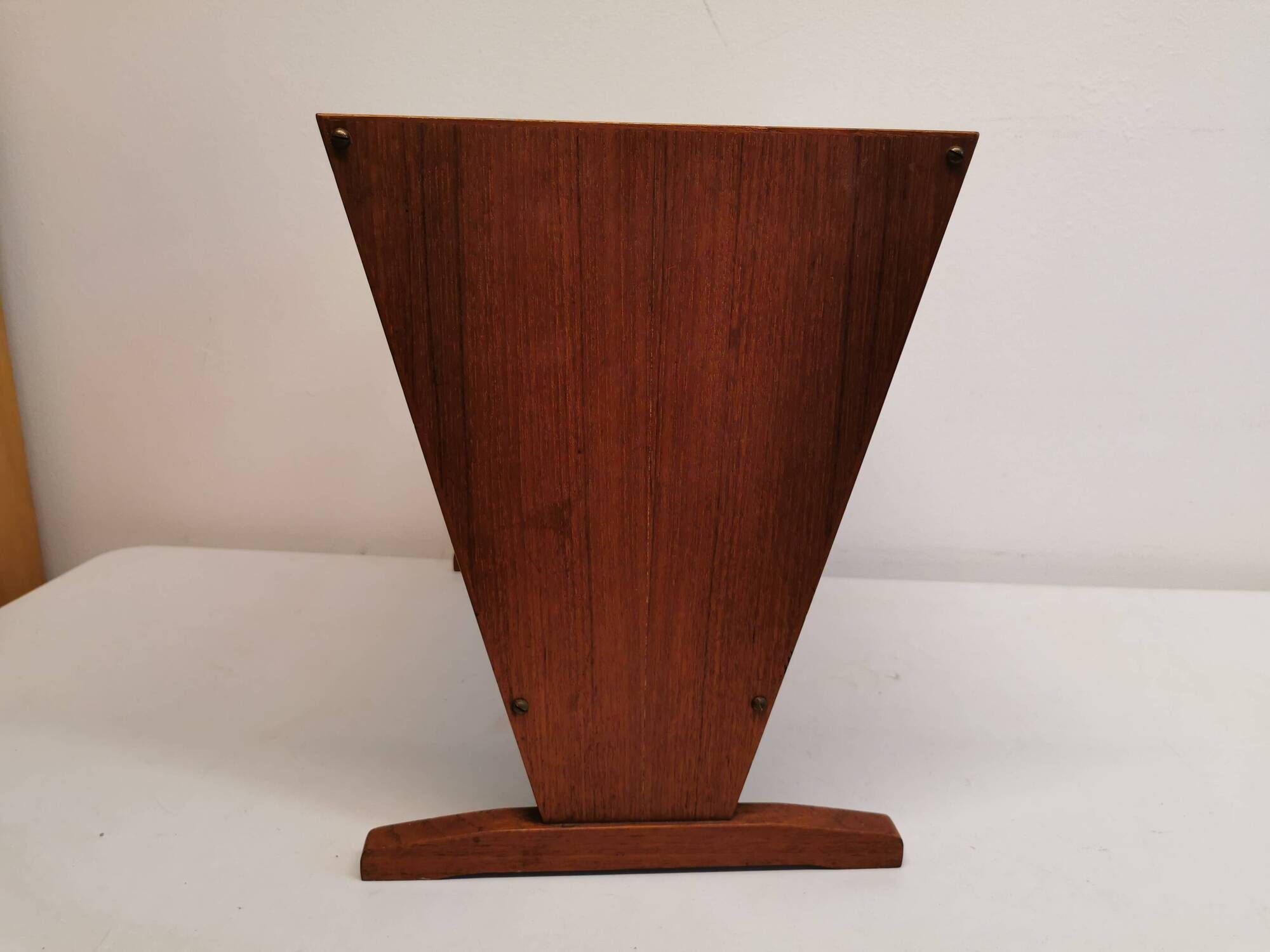 Magazine rack in teak wood with sand-coloured canvas, Danish and from the 1970s.