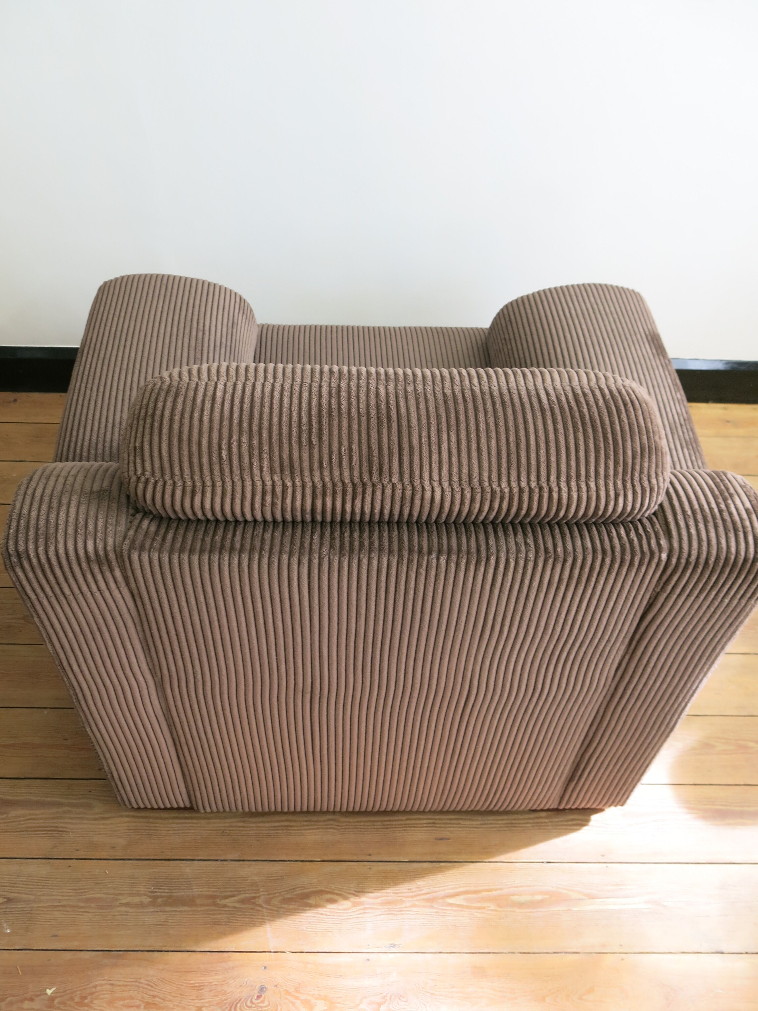 Fauteuil seventies en velours côtelé marron