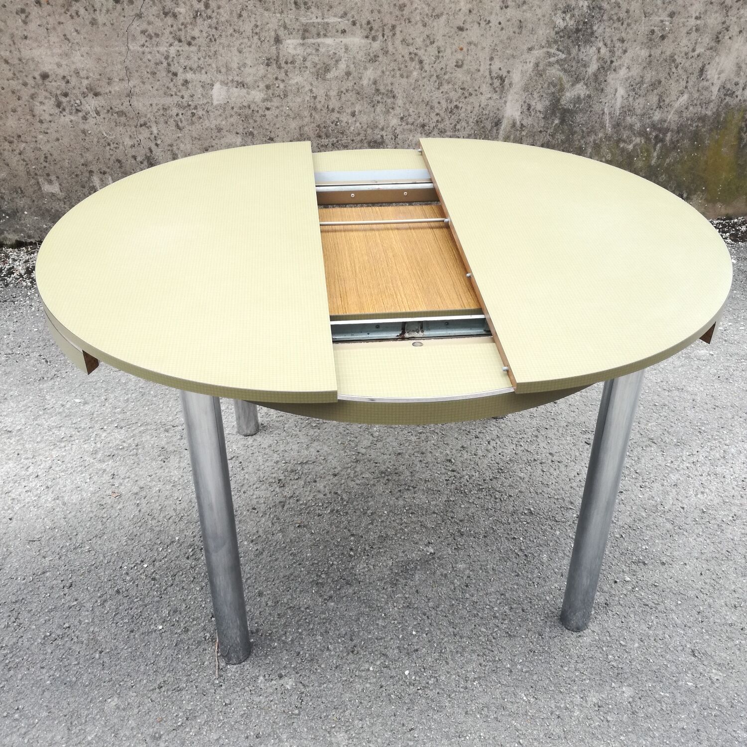 Extendable round table, gingham tile patterns late 1970 - Ø100