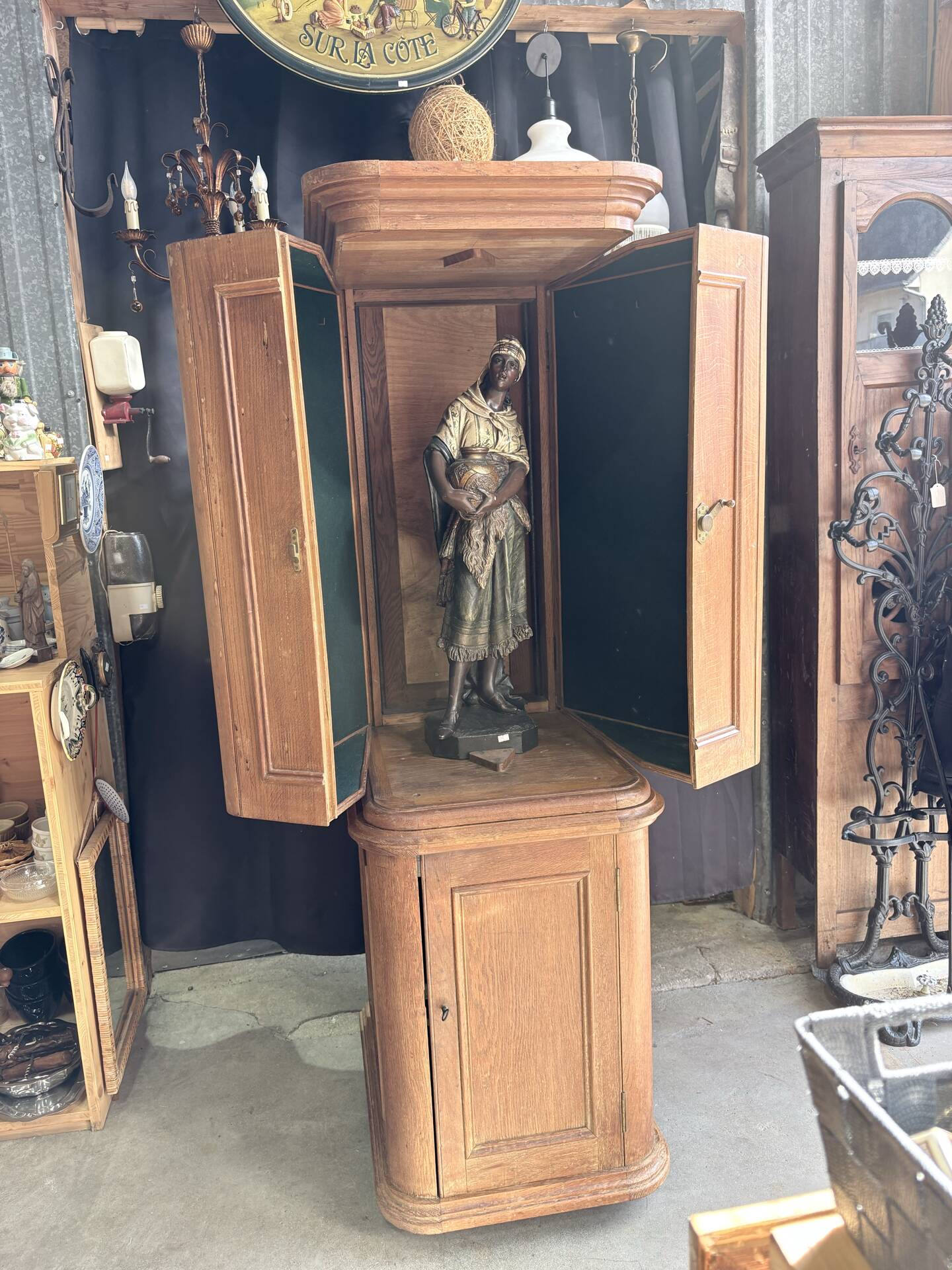 Exceptional old sacristy furniture in oak – 19th century