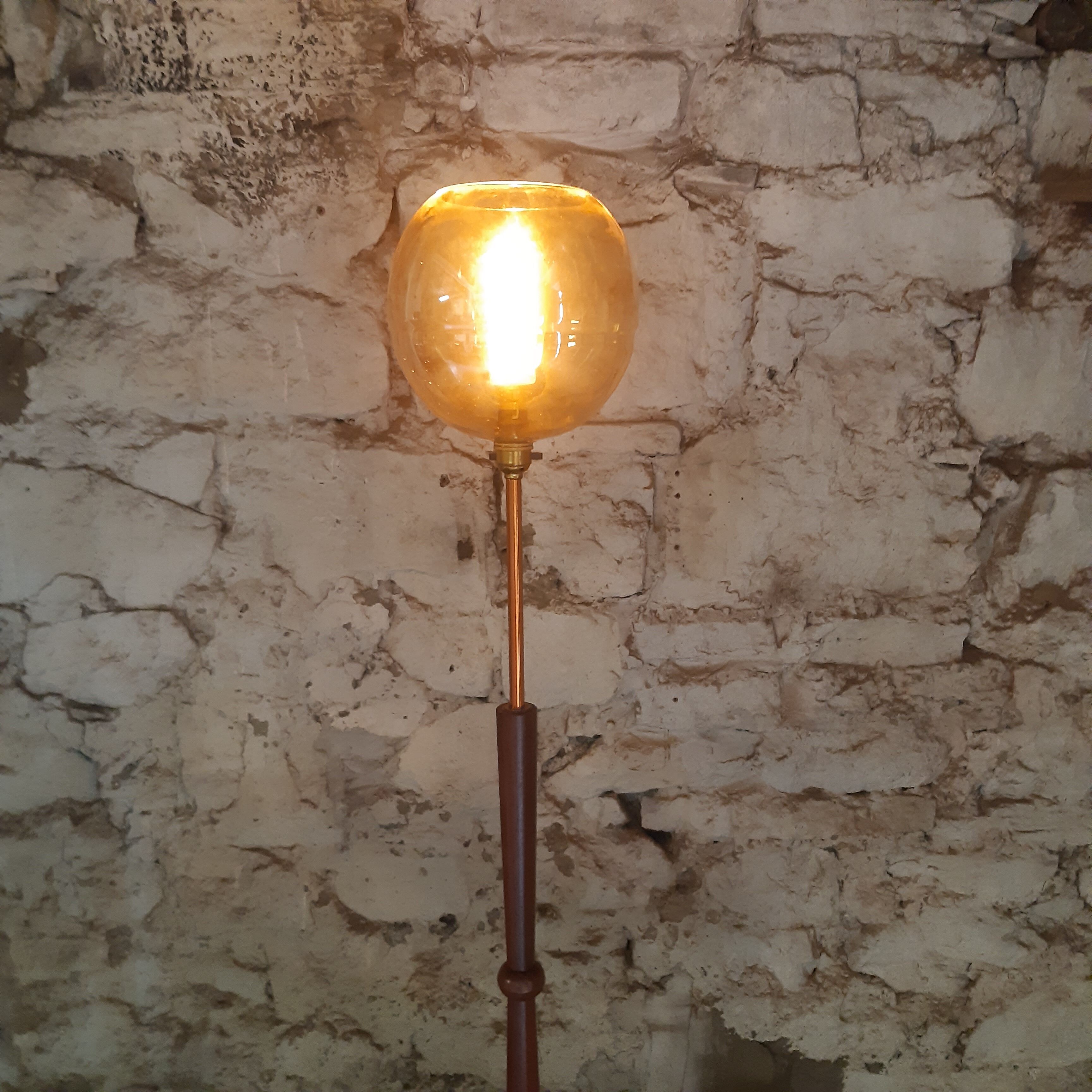 Lampadaire en teck du milieu du siècle