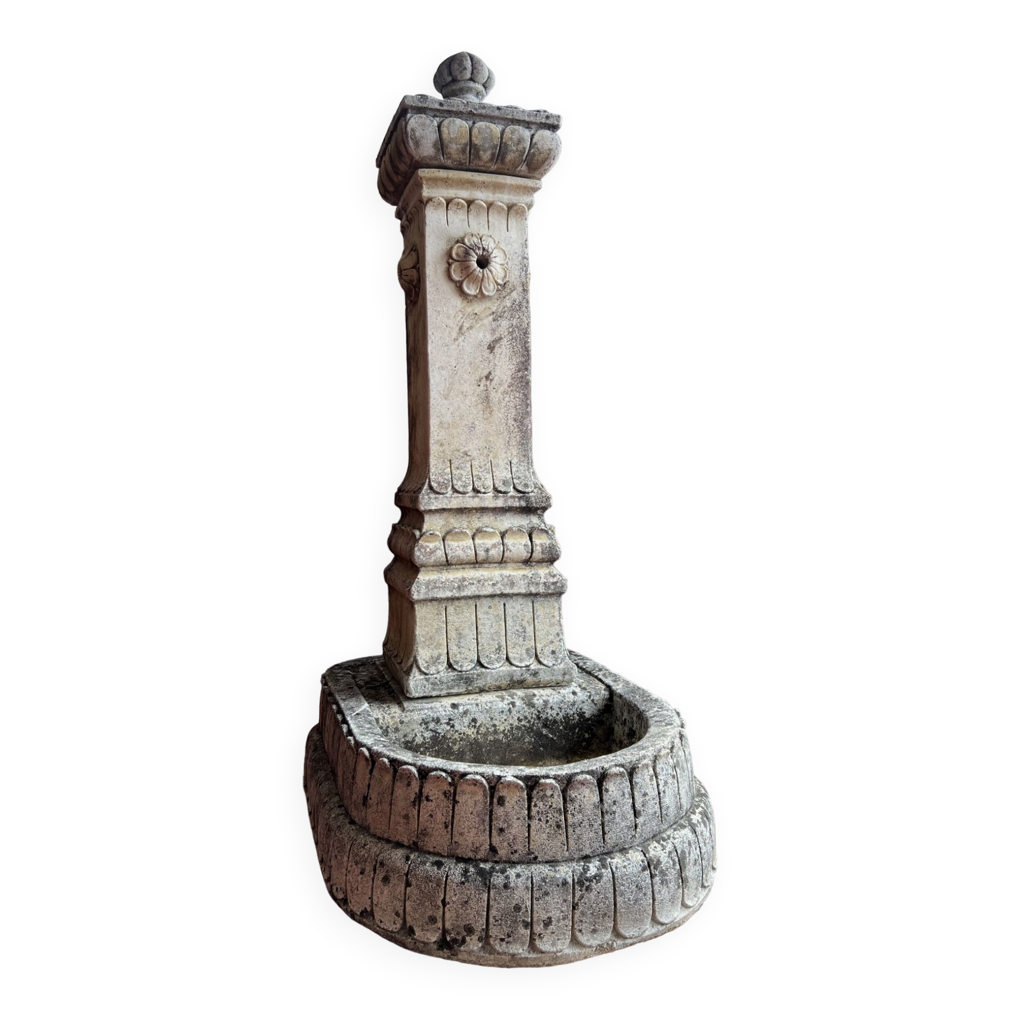 Exceptional large stone fountain nineteenth around 1880 is divided into 3 parts