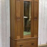English wardrobe in walnut from the early 20th century.