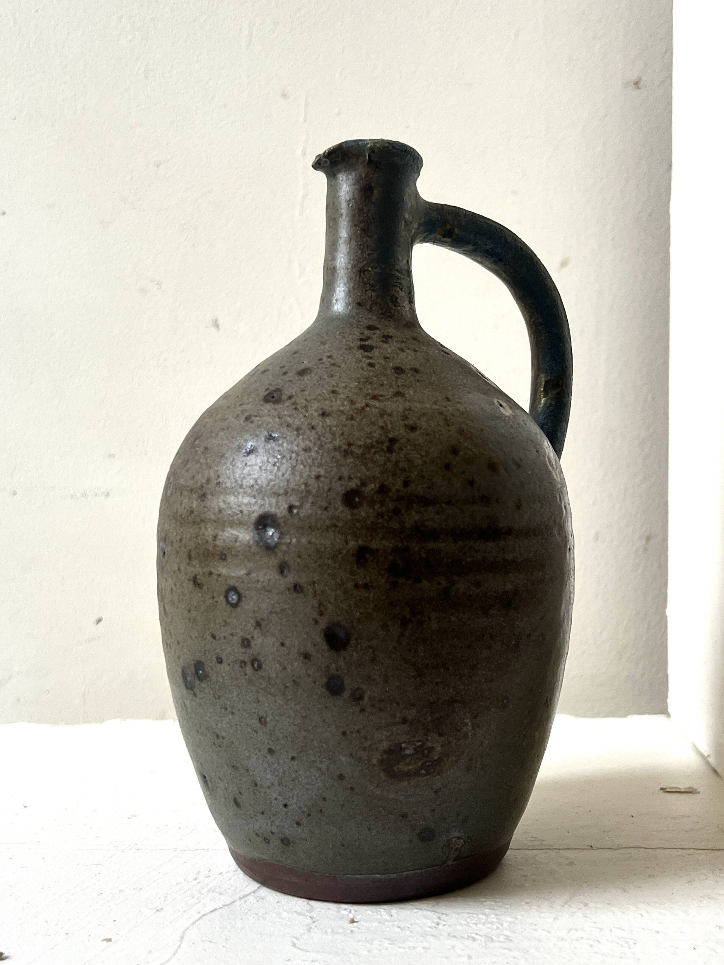Carafe en grès pyrité, La borne France 1950