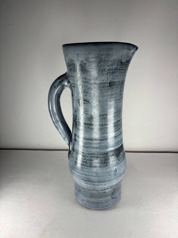 Pichet en céramique bleu Jacques Pouchain Dieulefit France 1960