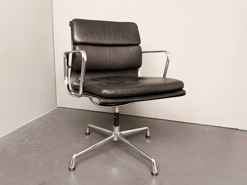 Fauteuils Soft Pad Alu EA 208 par Charles et Ray Eames pour Vitra, Allemagne, années 1970.
