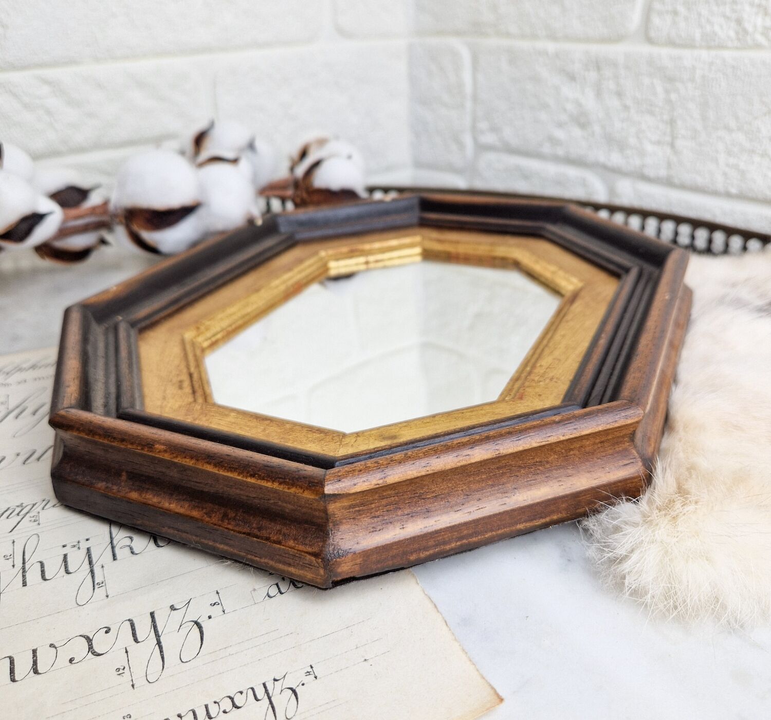 Miroir ancien en bois octogonal noir et doré
