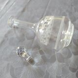 Carafe en verre ciselé