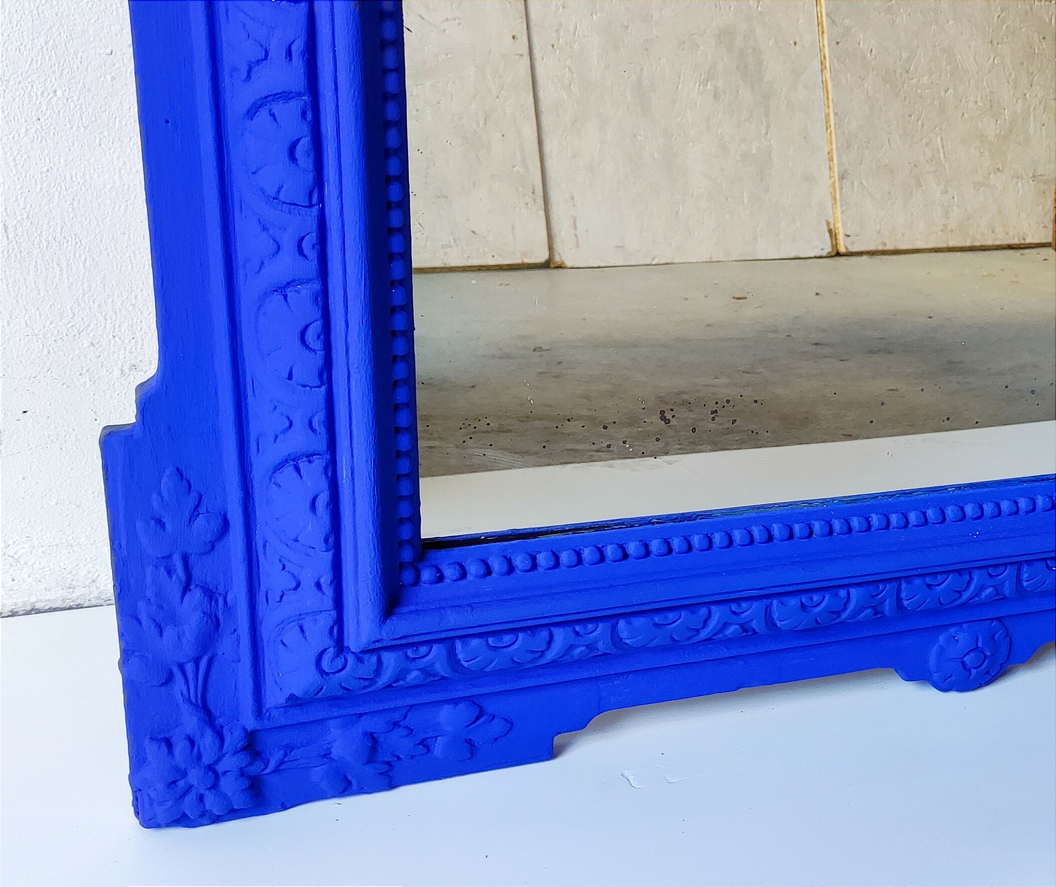 Mirror with blue molding
