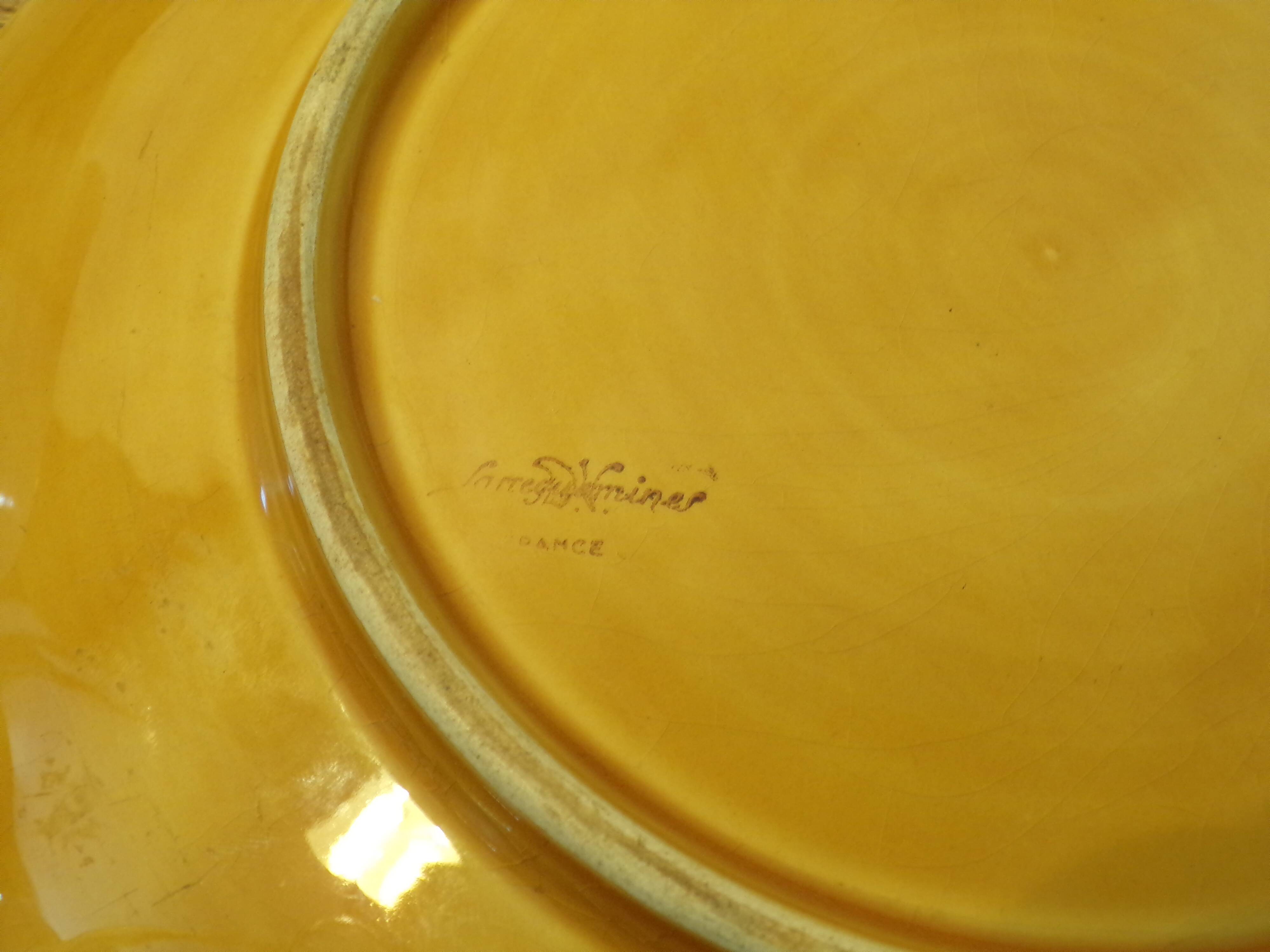 Sarreguemines fruit-decorated barbotine dish Ø30cm