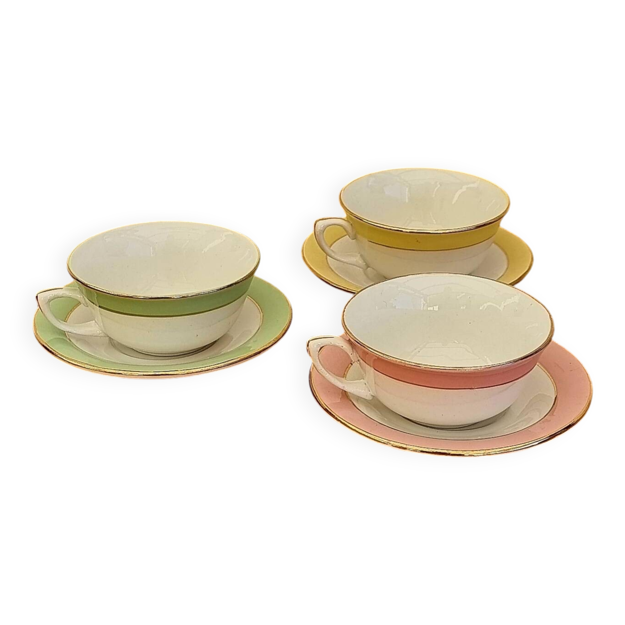 Set of 3 pastel mugs with vintage bowl
