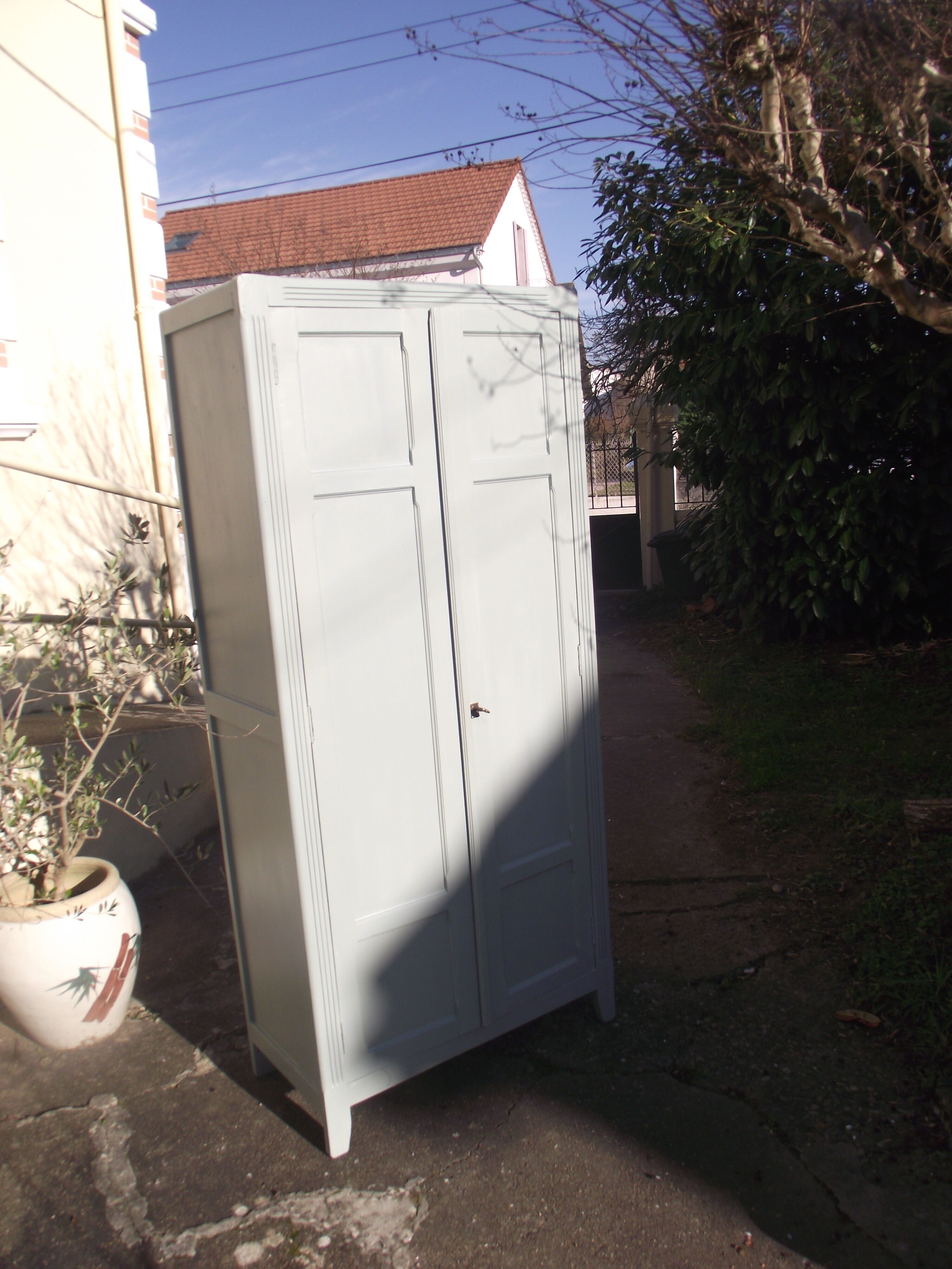 Armoire parisienne peinte