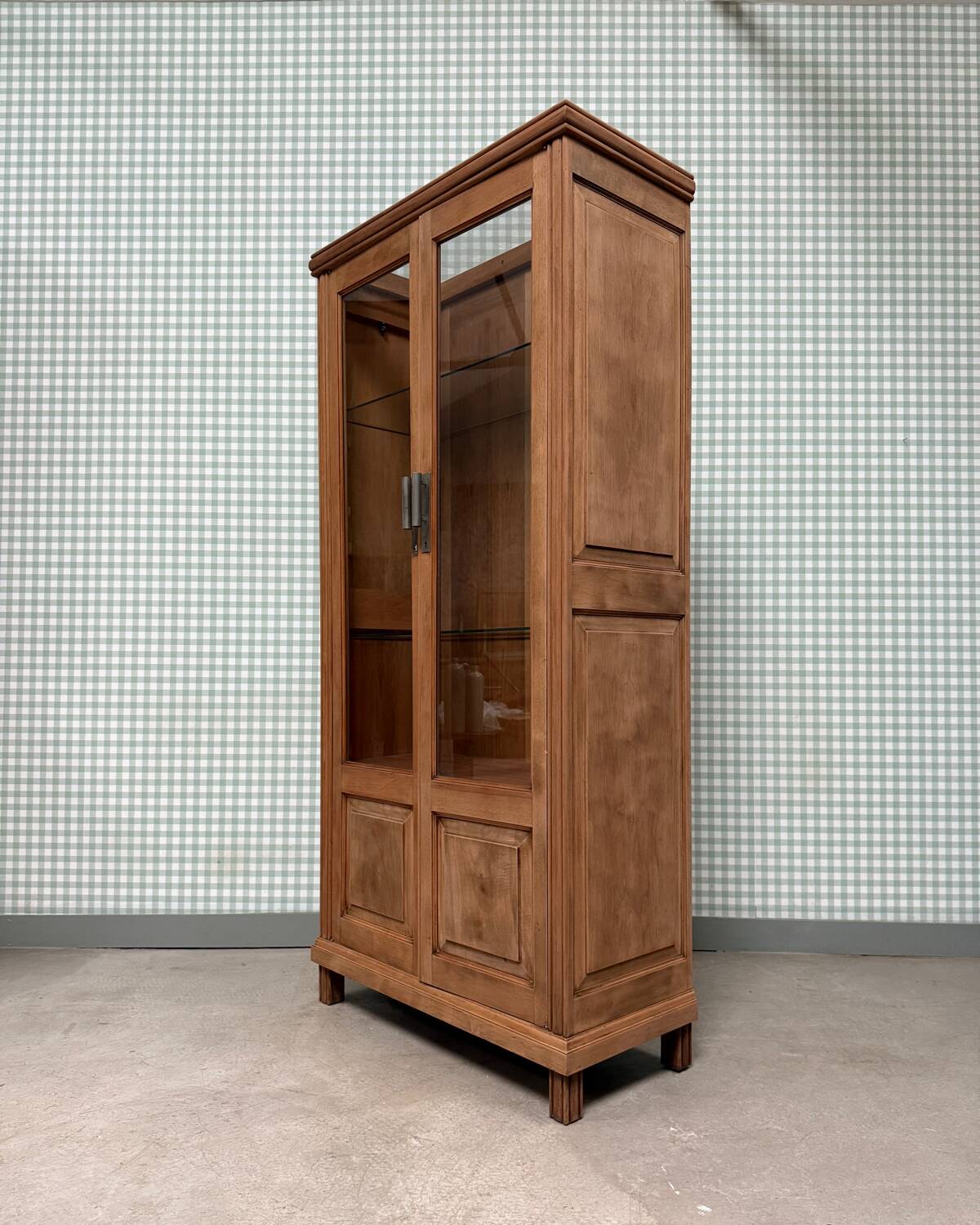 Large pharmacy display case (renovated)