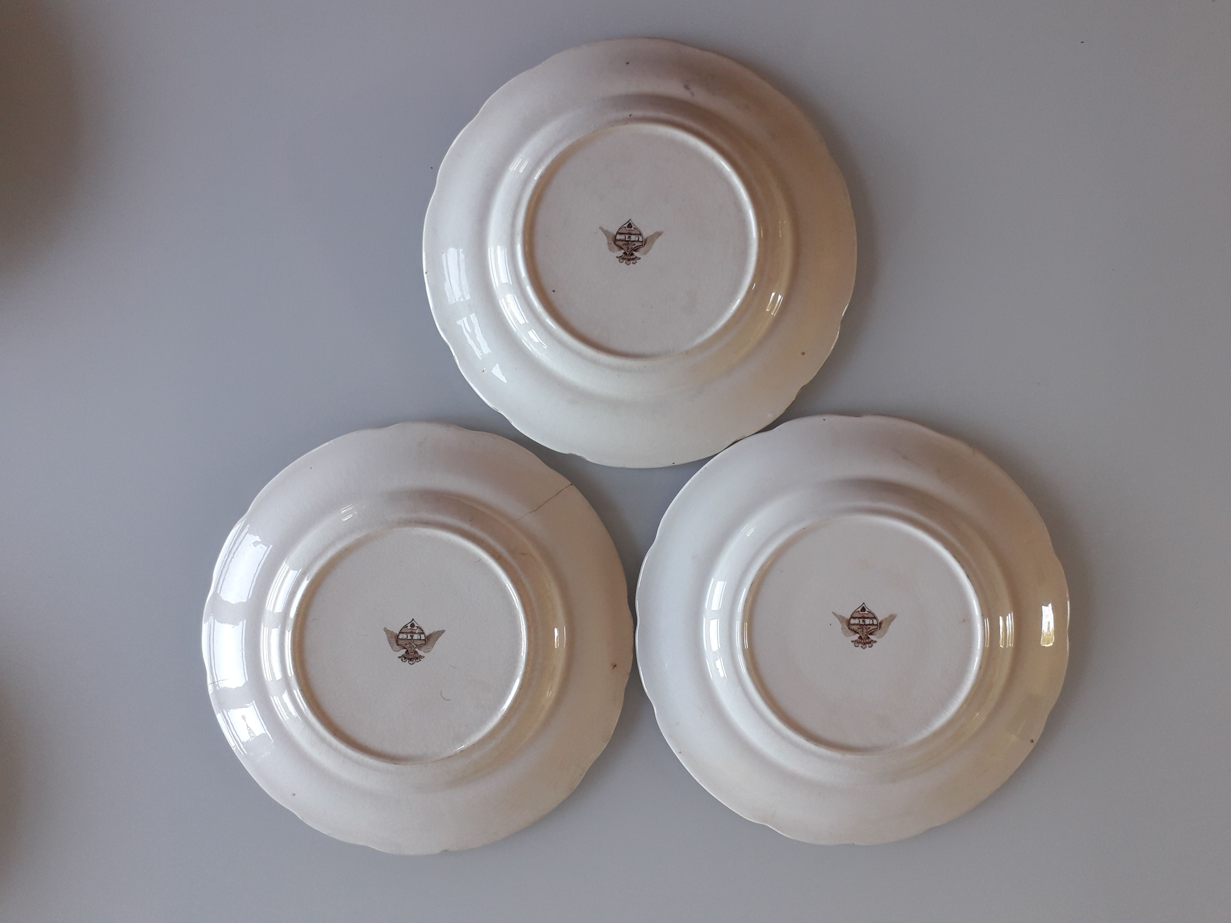 Set of 12 plates in Sarreguemines earthenware - decoration 12 months of the year