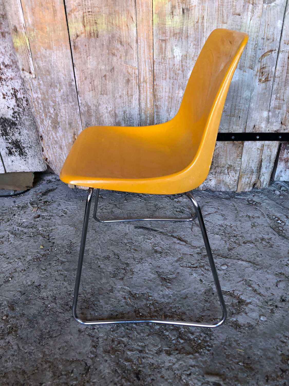Grosfillex shell chair