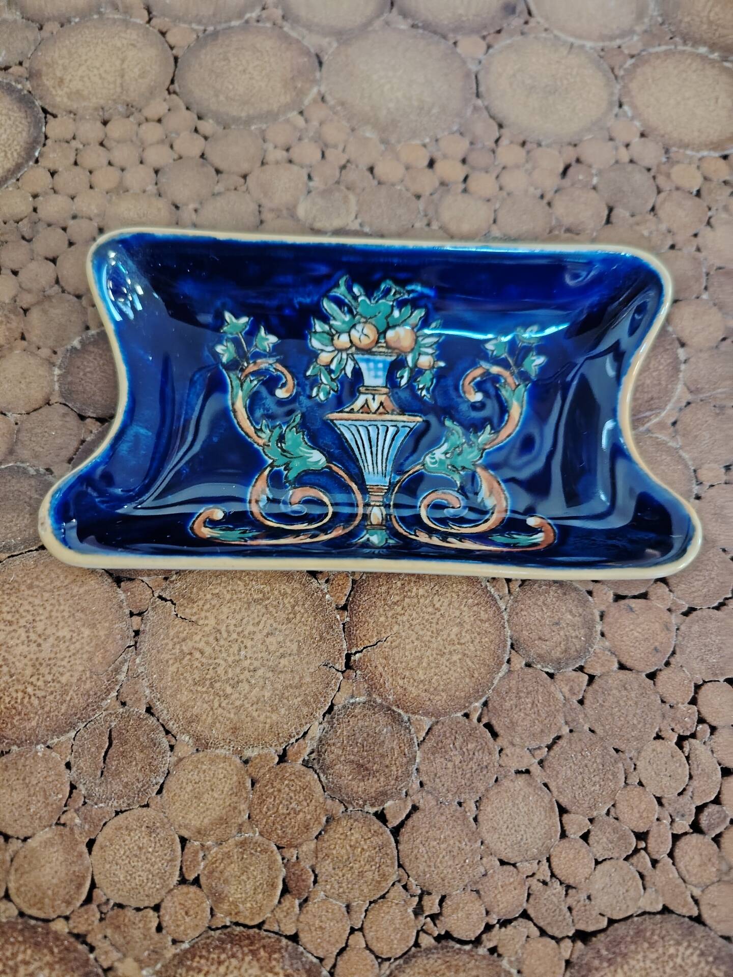 Petit vide-poche rectangulaire faïence de Gien Renaissance fond bleu