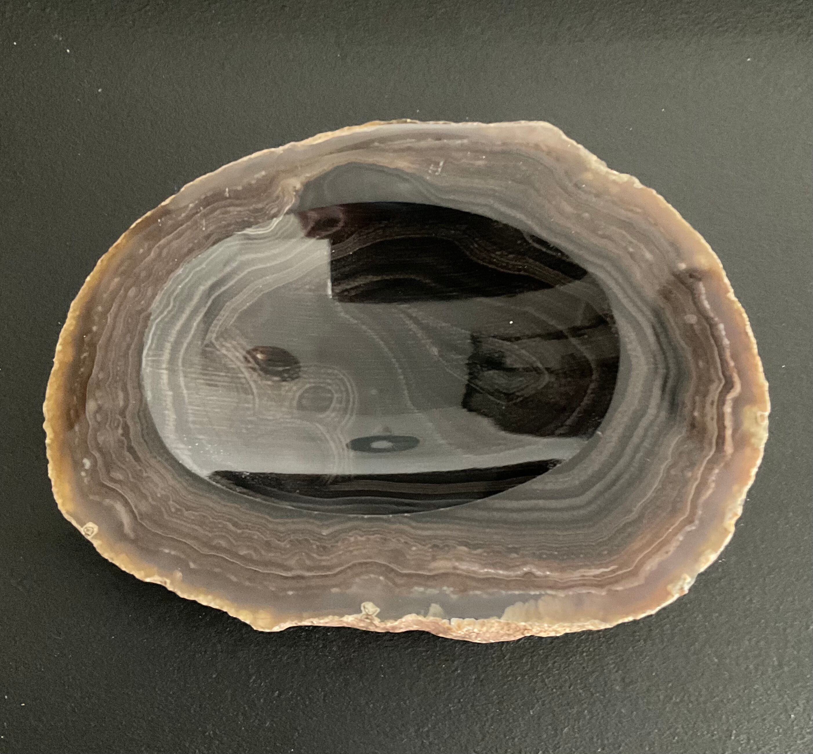 Empty vintage pocket in agathe stone