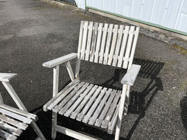 Paire de chaises de jardin pliantes vintage en bois – look shabby chic