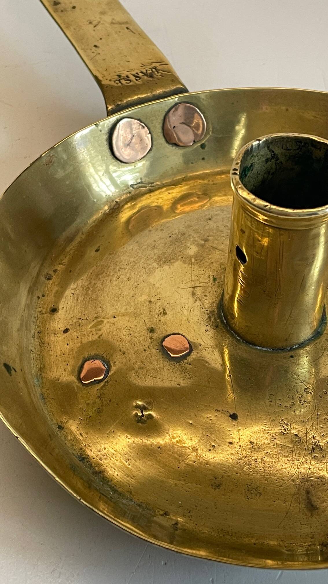 LOW HAND BRASS CANDLESTICK ANTIQUE