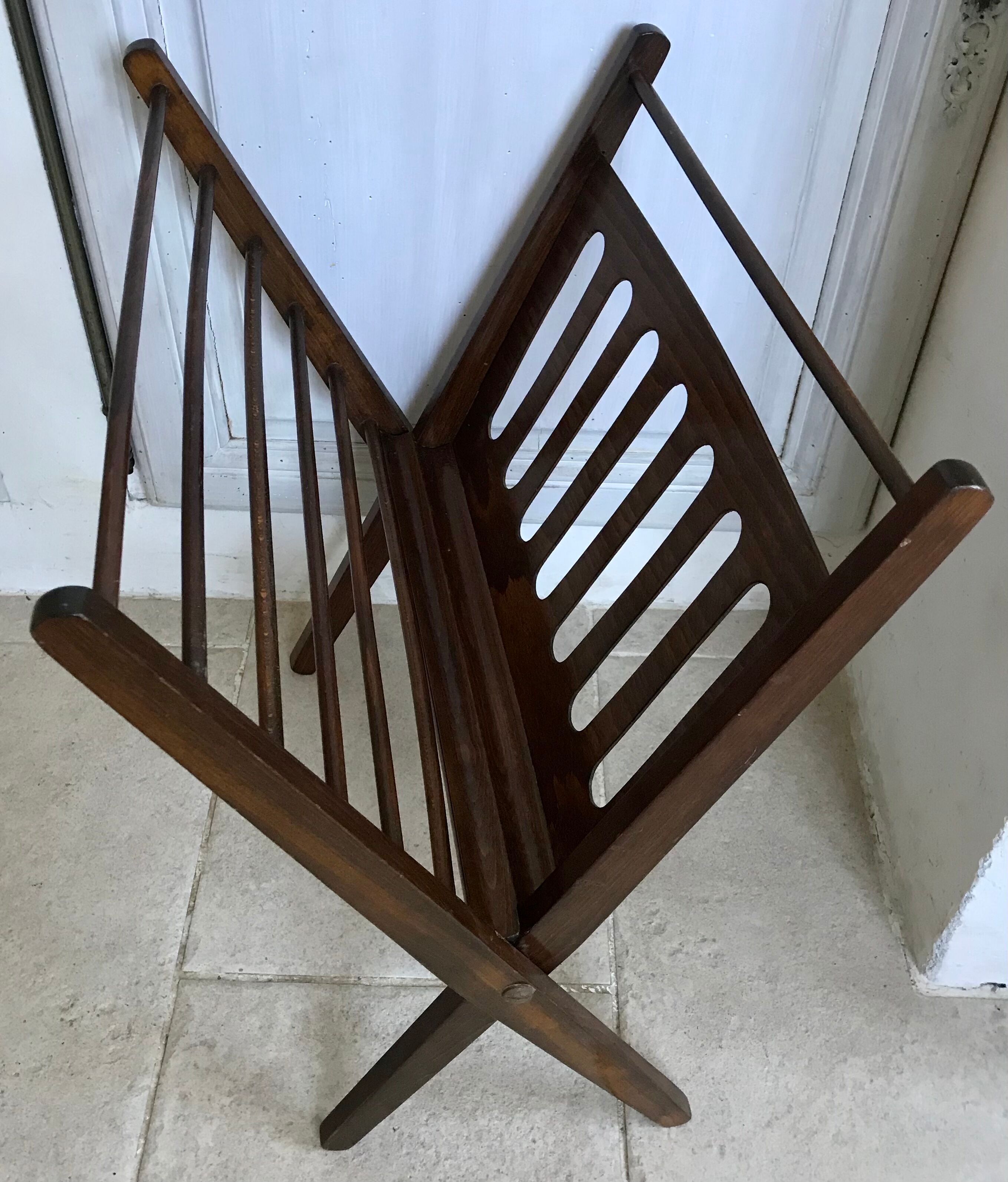 Scandinavian magazine holder