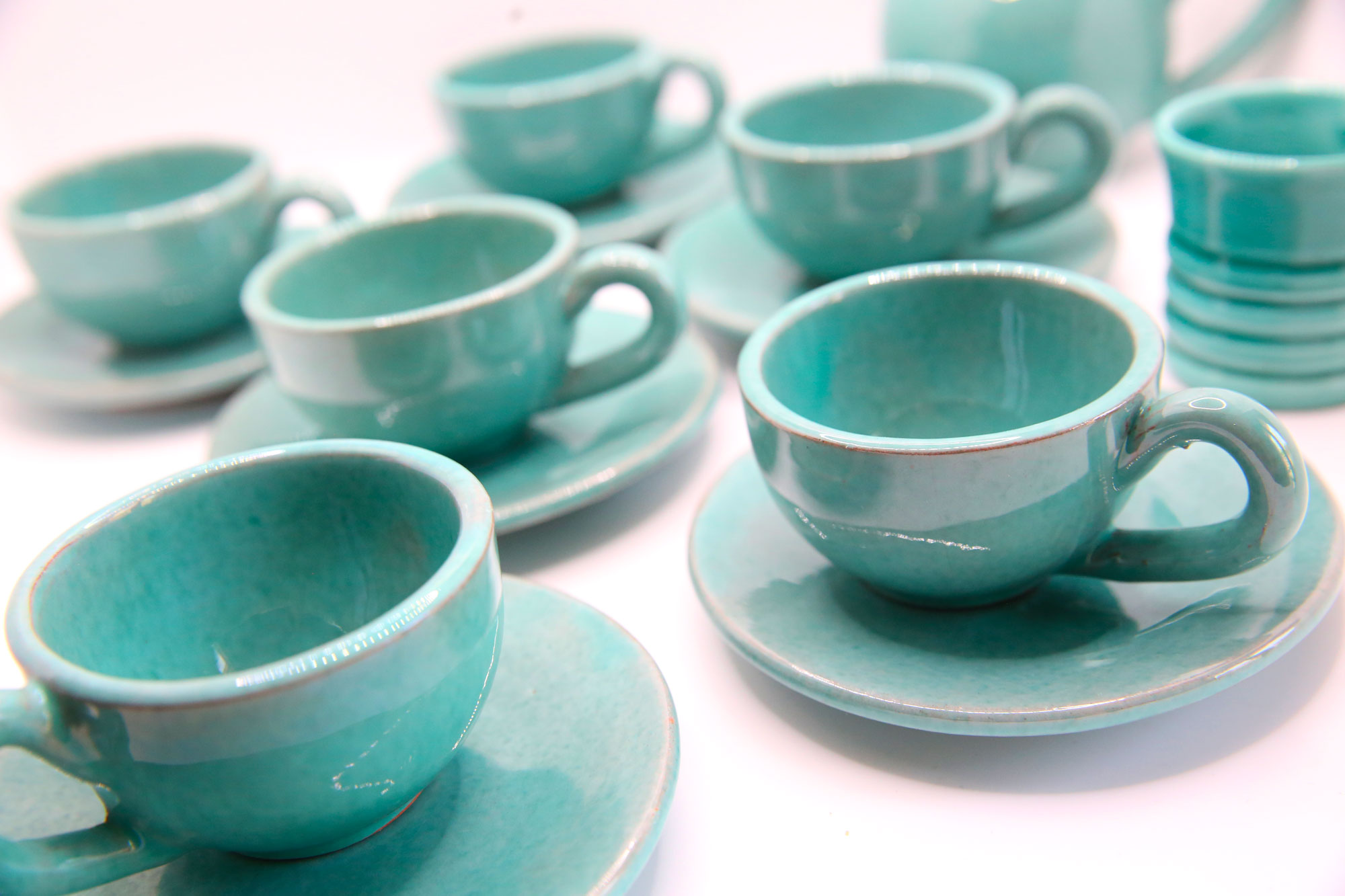 Set of 6 cups in turquoise blue enamelled earth with their saucers and milk jar