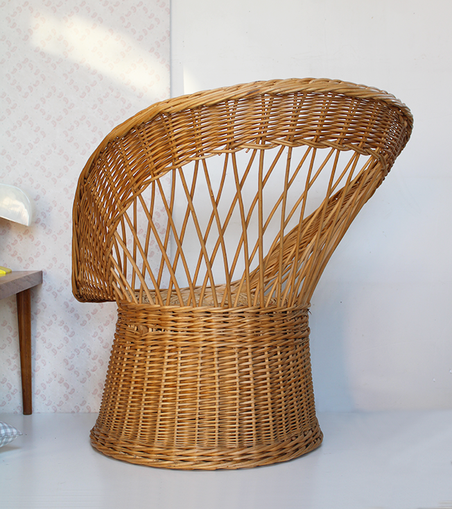 Rattan armchair back fan