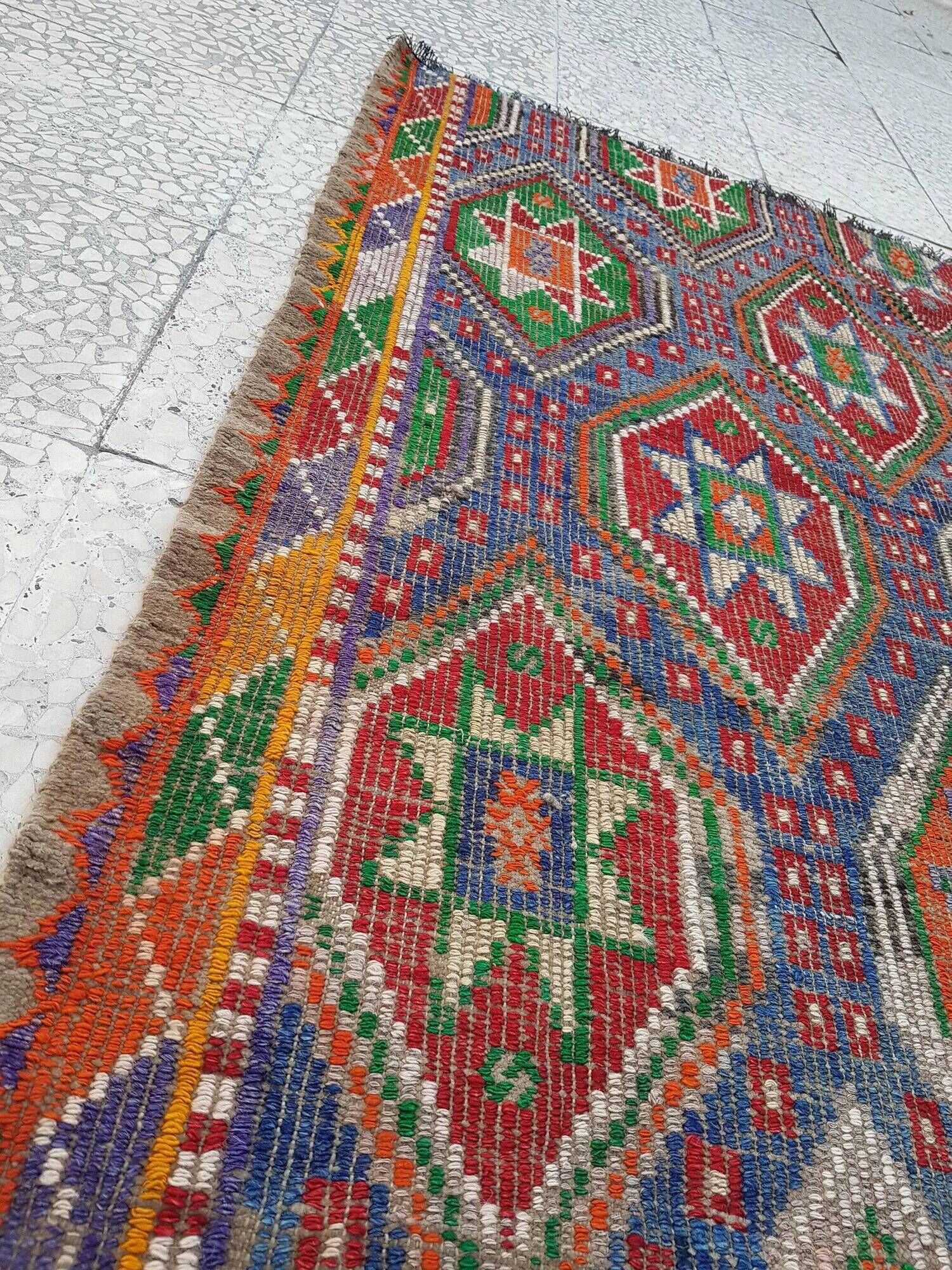 Vintage Turkish kilim, handwoven, 186x227 cm.