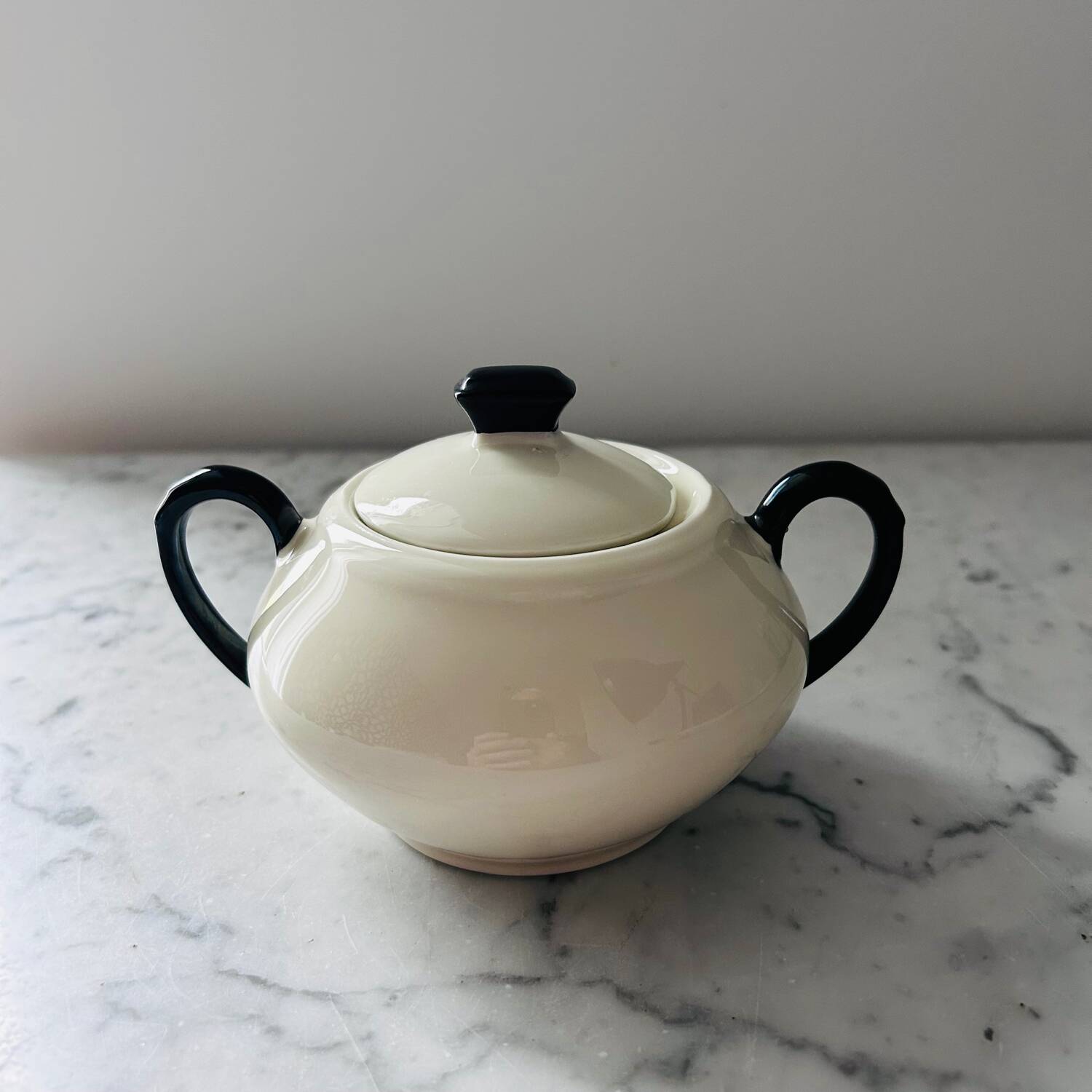 Bicolour porcelain sugar bowl