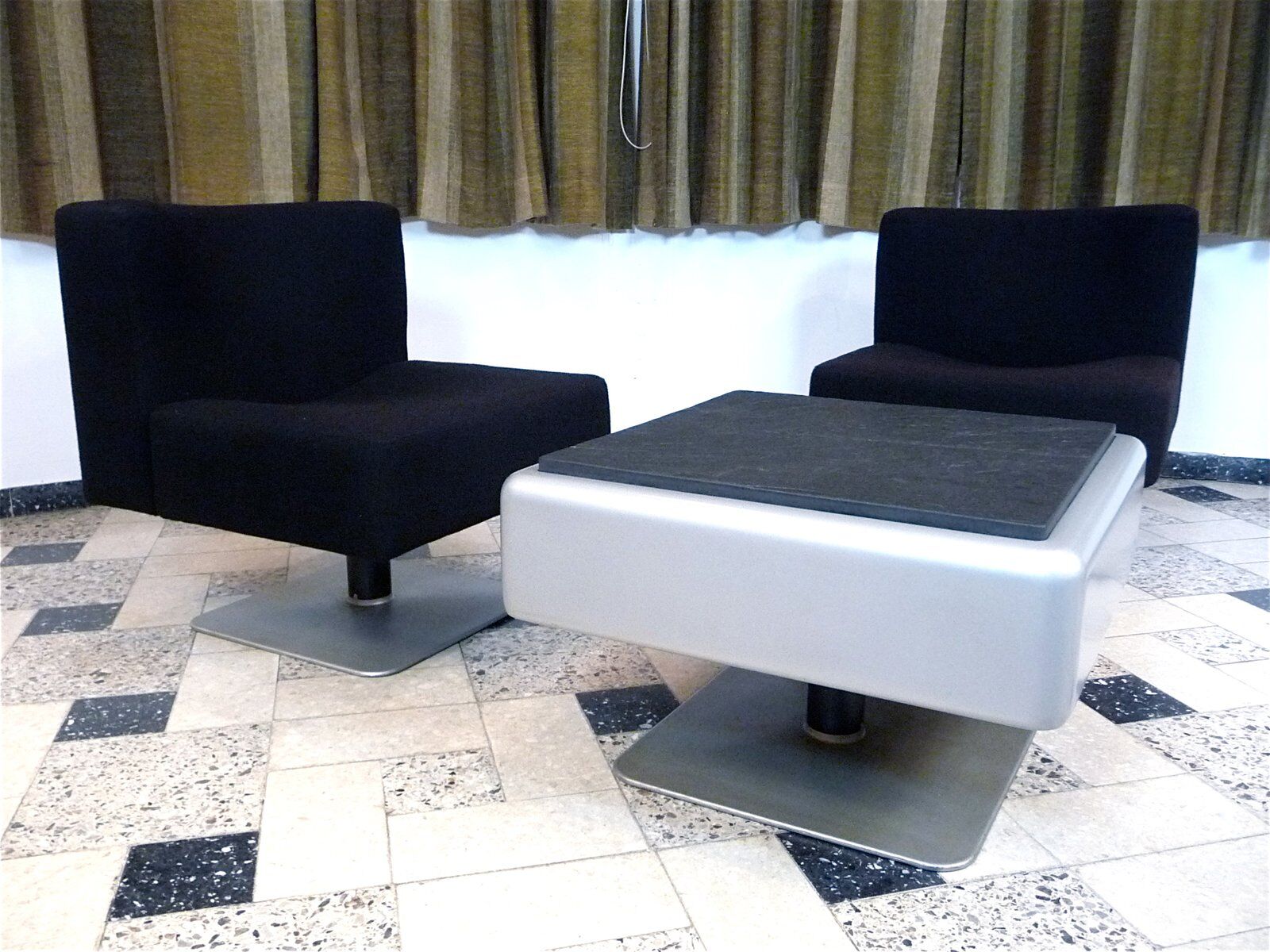 Chaises longues System 350 et table d'appoint par Herbert Hirche pour Mauser, 1974, ensemble de 3