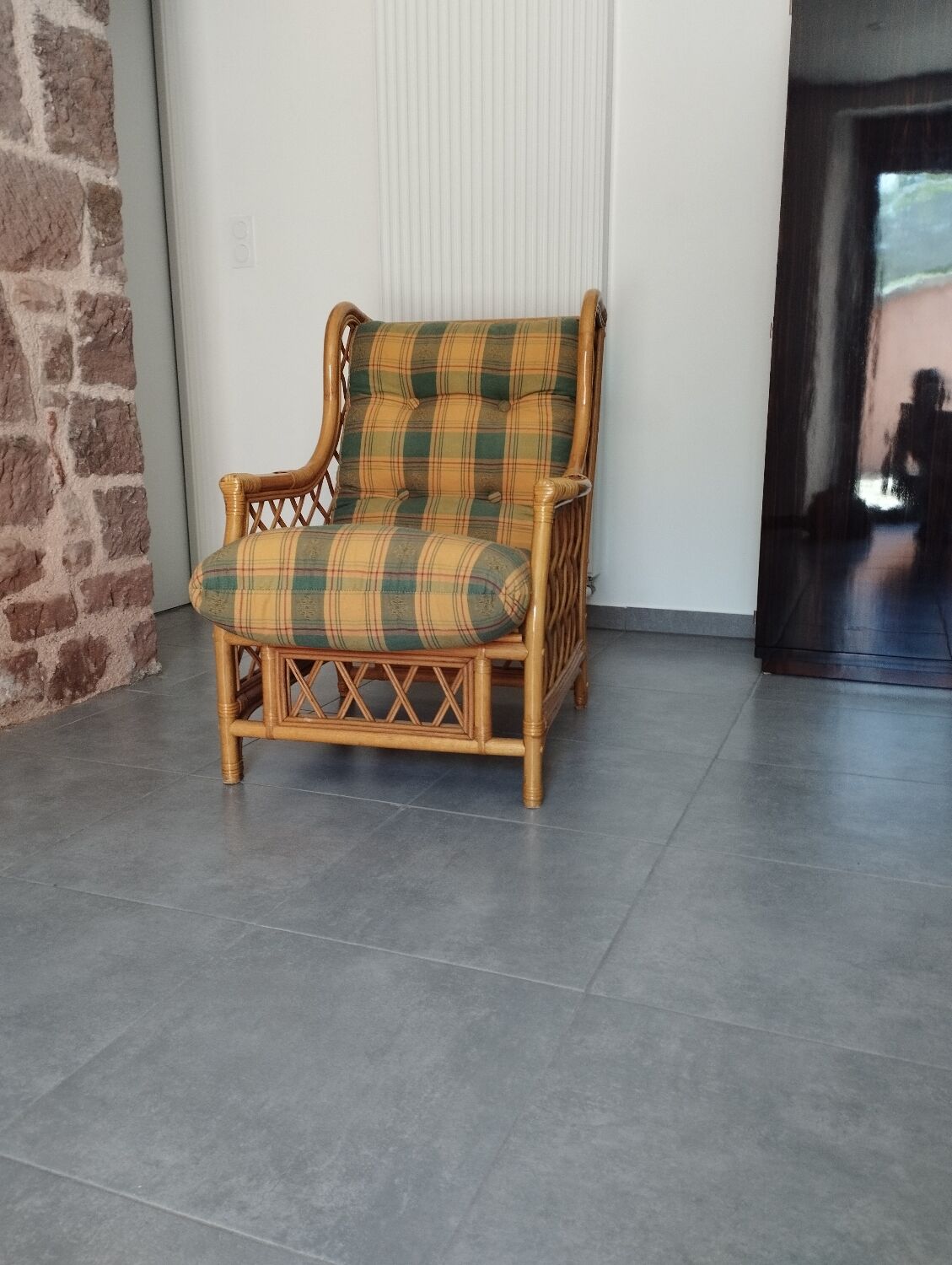Vintage armchair in bamboo and rattan with a tartan pattern.