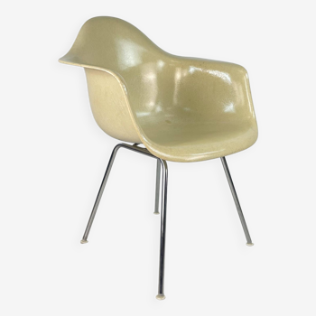 Fauteuil Eames Herman Miller 2ème génération DAX en fibre de verre en parchemin / blanc