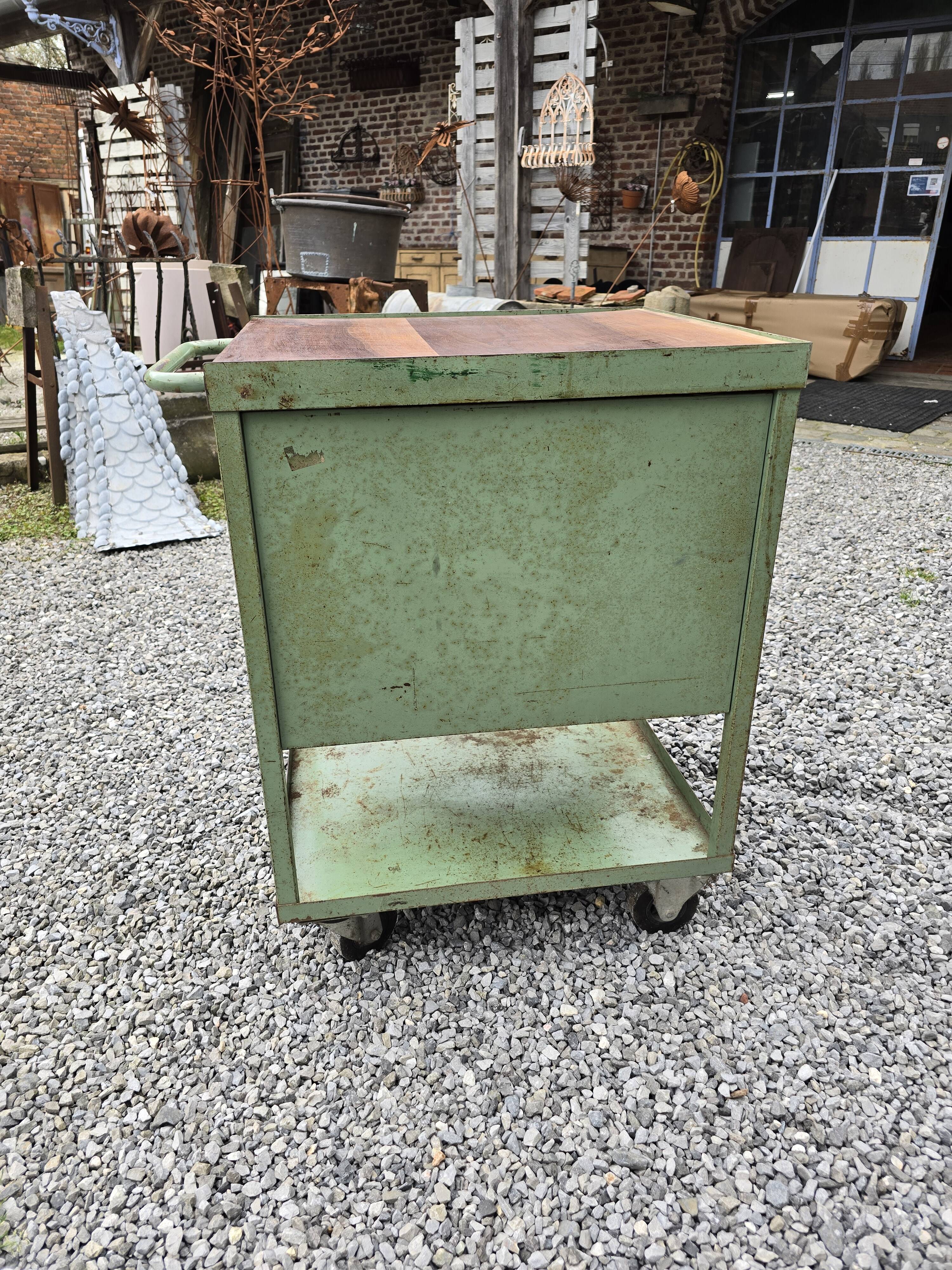 Workshop trolley with one metal drawer