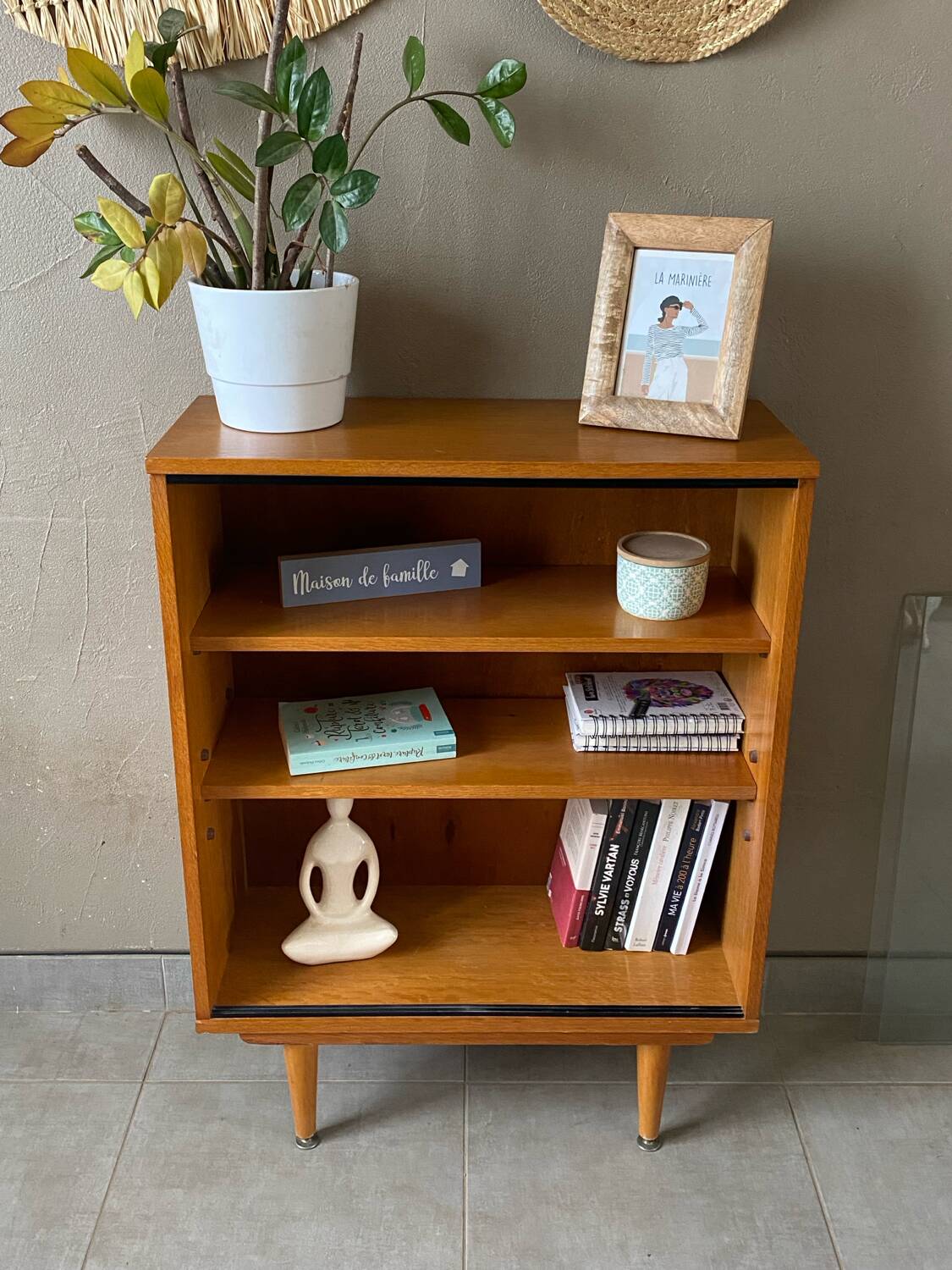 Very beautiful vintage library display case from the 60s