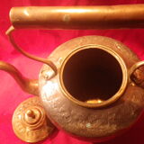 Bouilloire décorative orientale artisanale en cuivre et laiton
