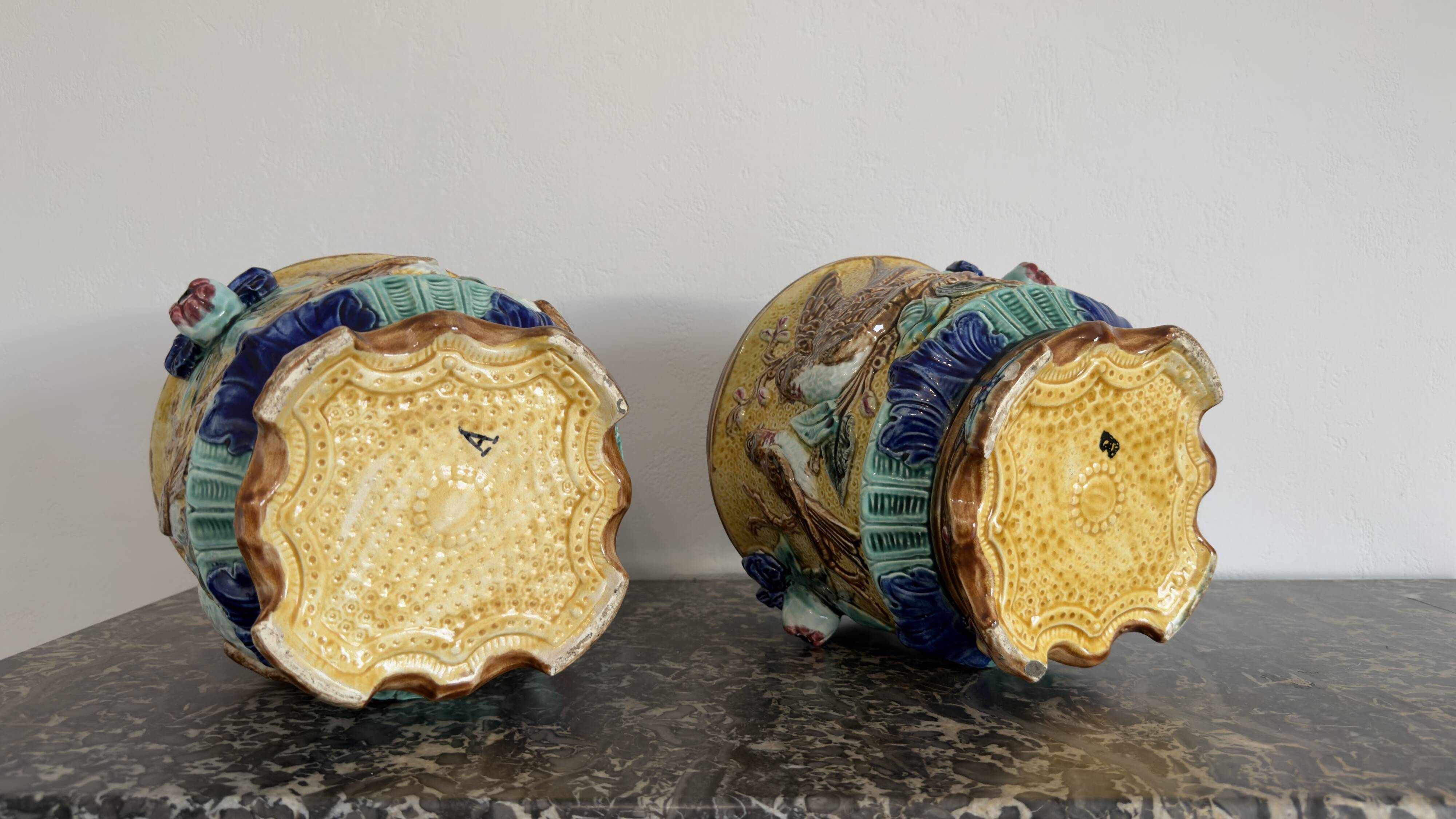 Pair of Art Nouveau Cache-Pots in Barbotine - Bird & Ribbon Decor - Fon