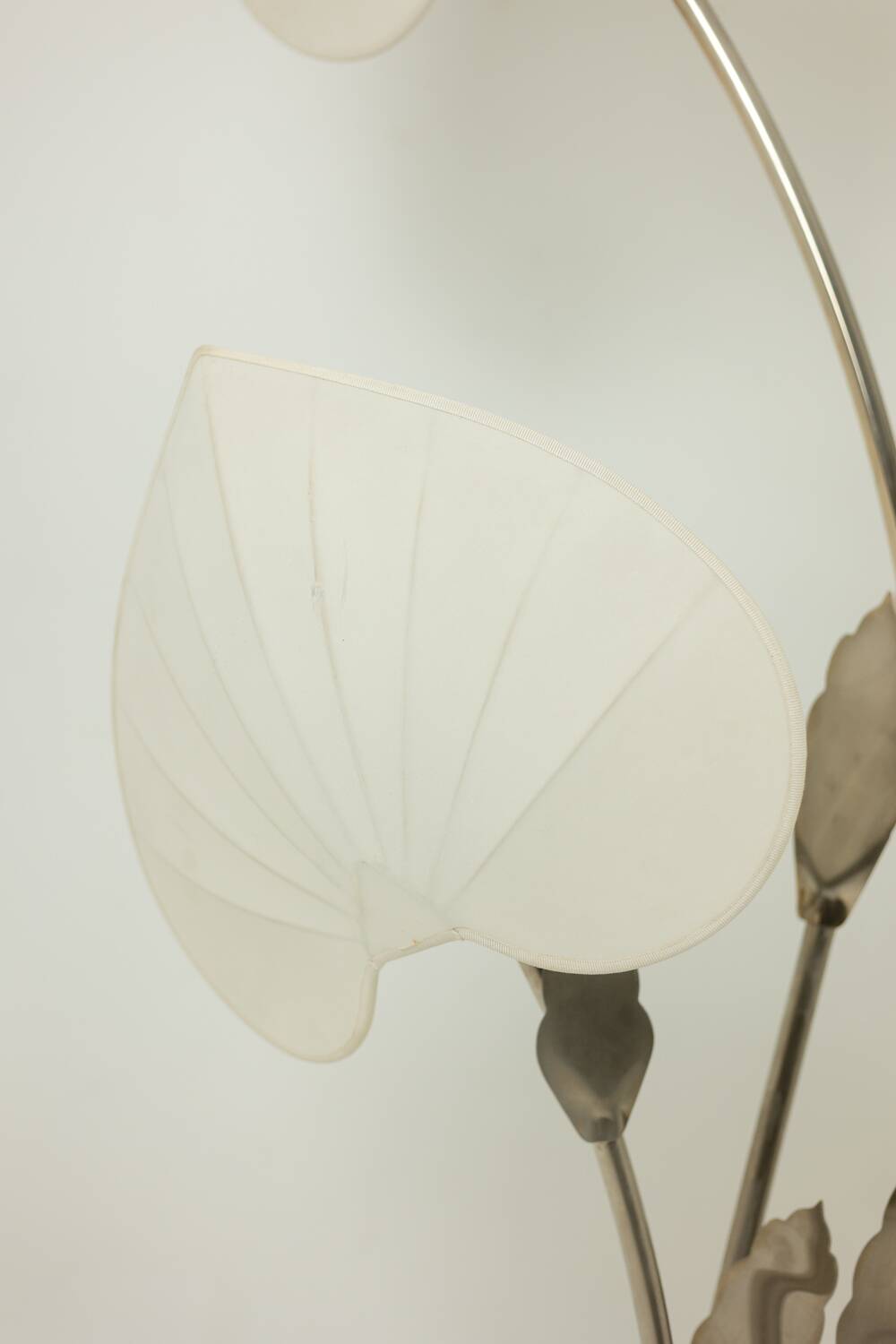 Antonio Pavia. Large lamp in silvered brass and silk. 1970s.