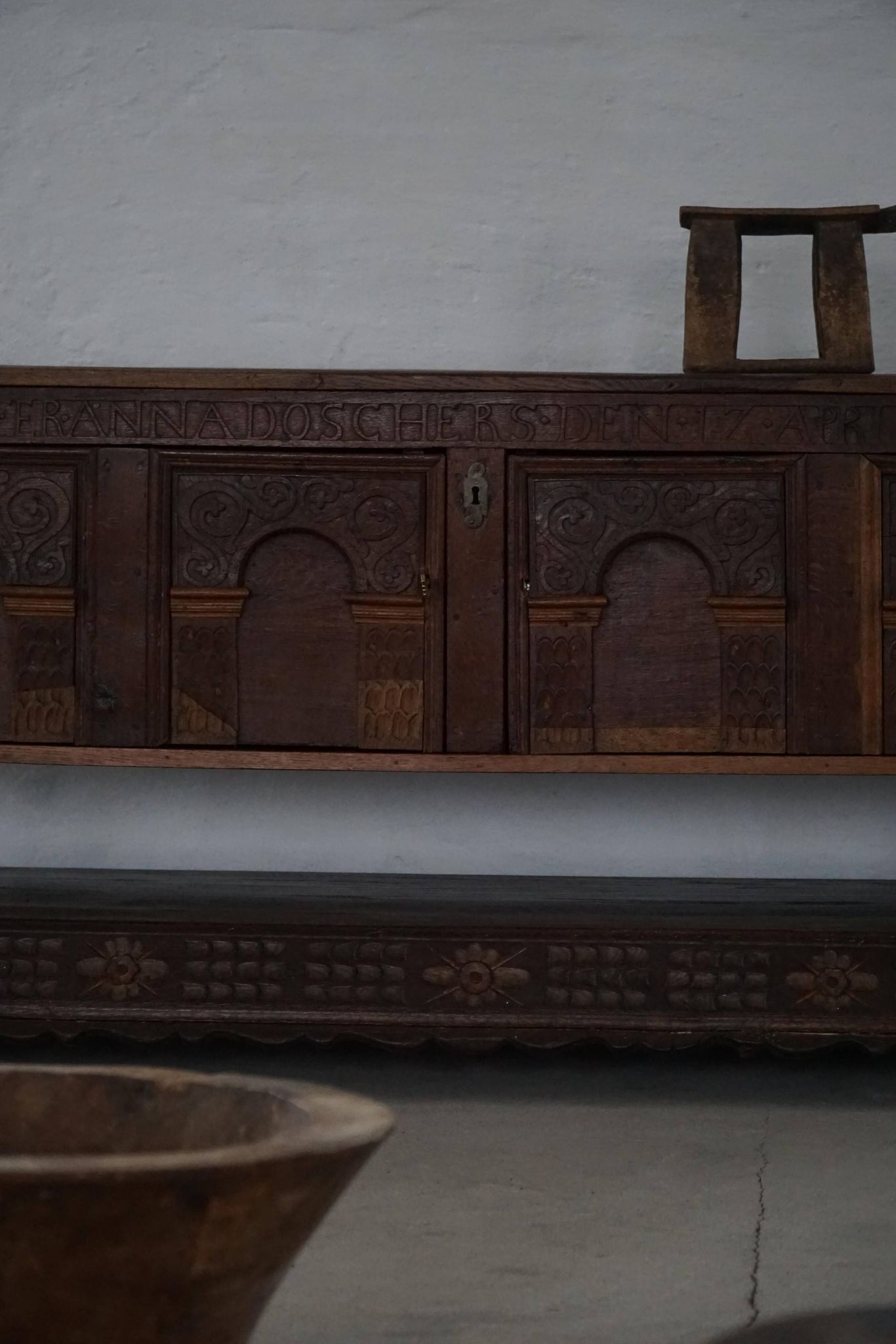 Danish baroque oak buffet from the early 18th century, carved details, 1700-1750.